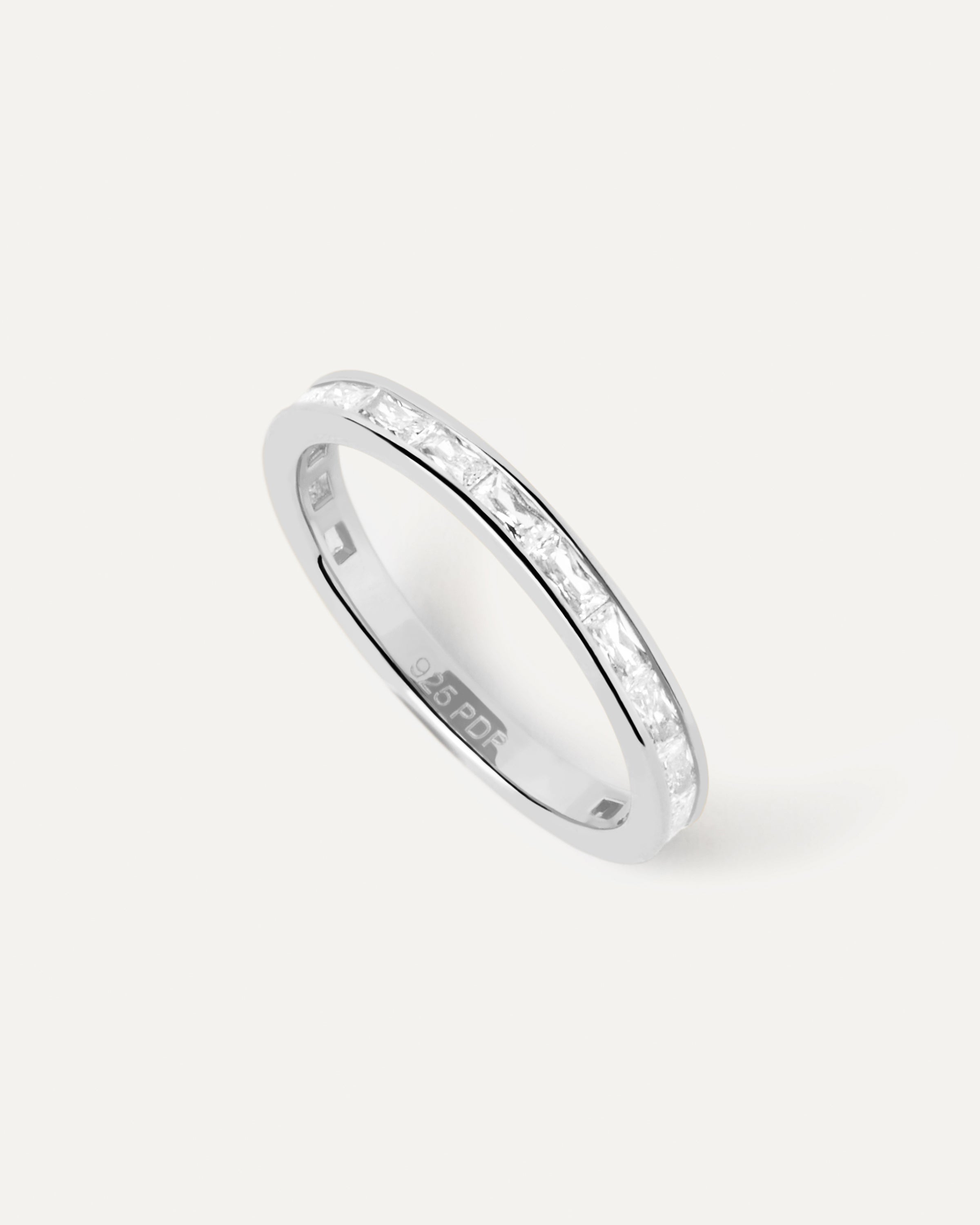 Anillo Elegante de Plata con Diseño Viena
