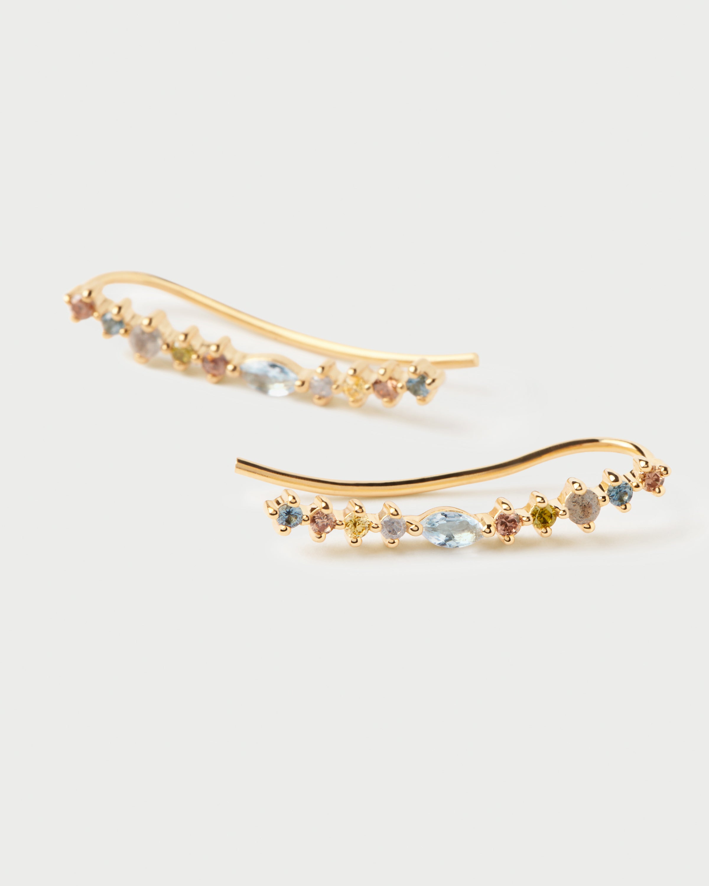 Aretes Elegantes de Flor de Loto con Diseño Ascendente