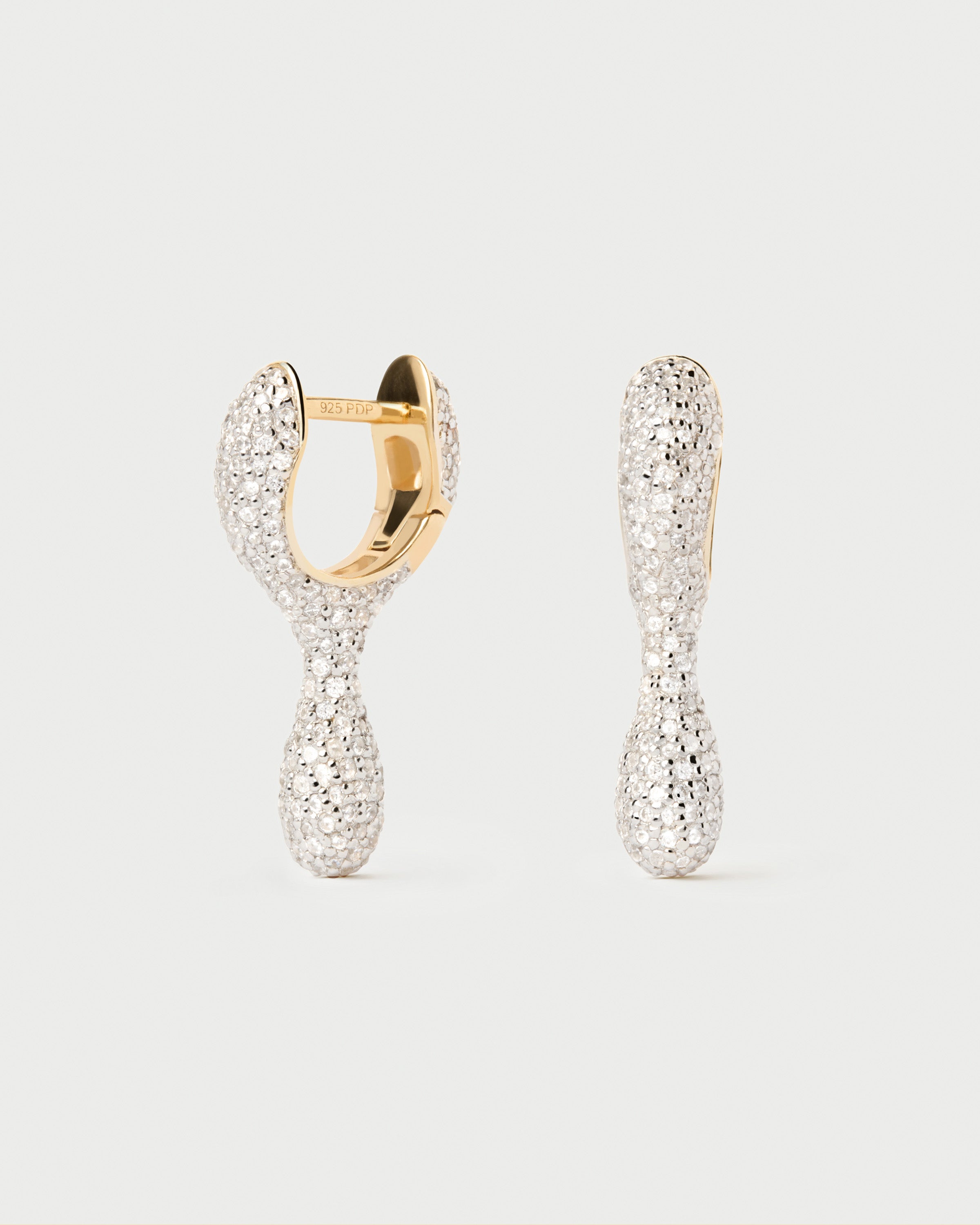 Aretes de Pavé Brillante con Destellos Radiantes - Aros Elegantes para Mujer