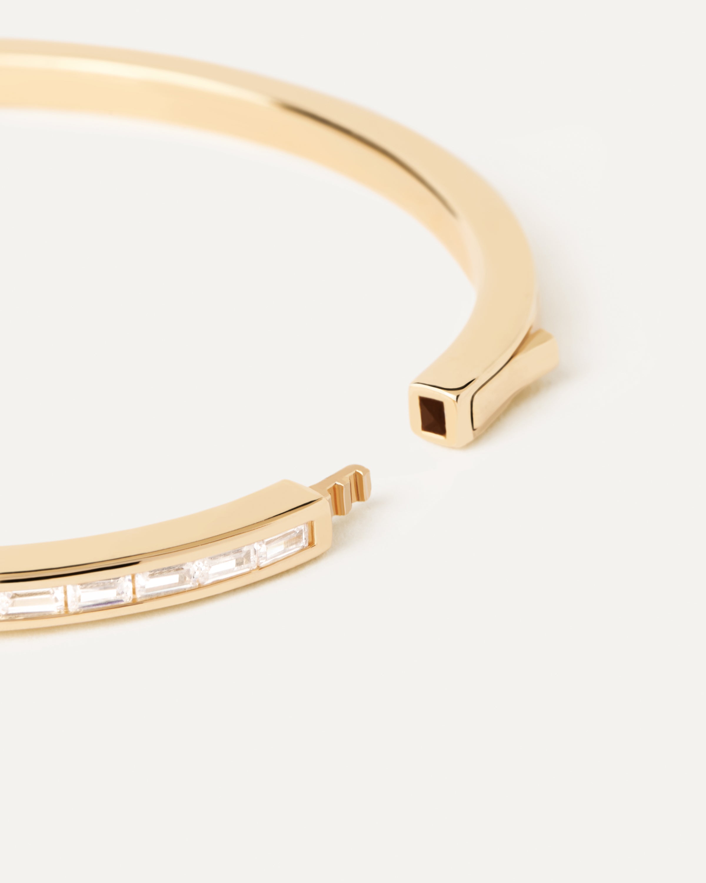 Pulsera Viena Elegante - Brazalete Minimalista en Acero Inoxidable para Mujer