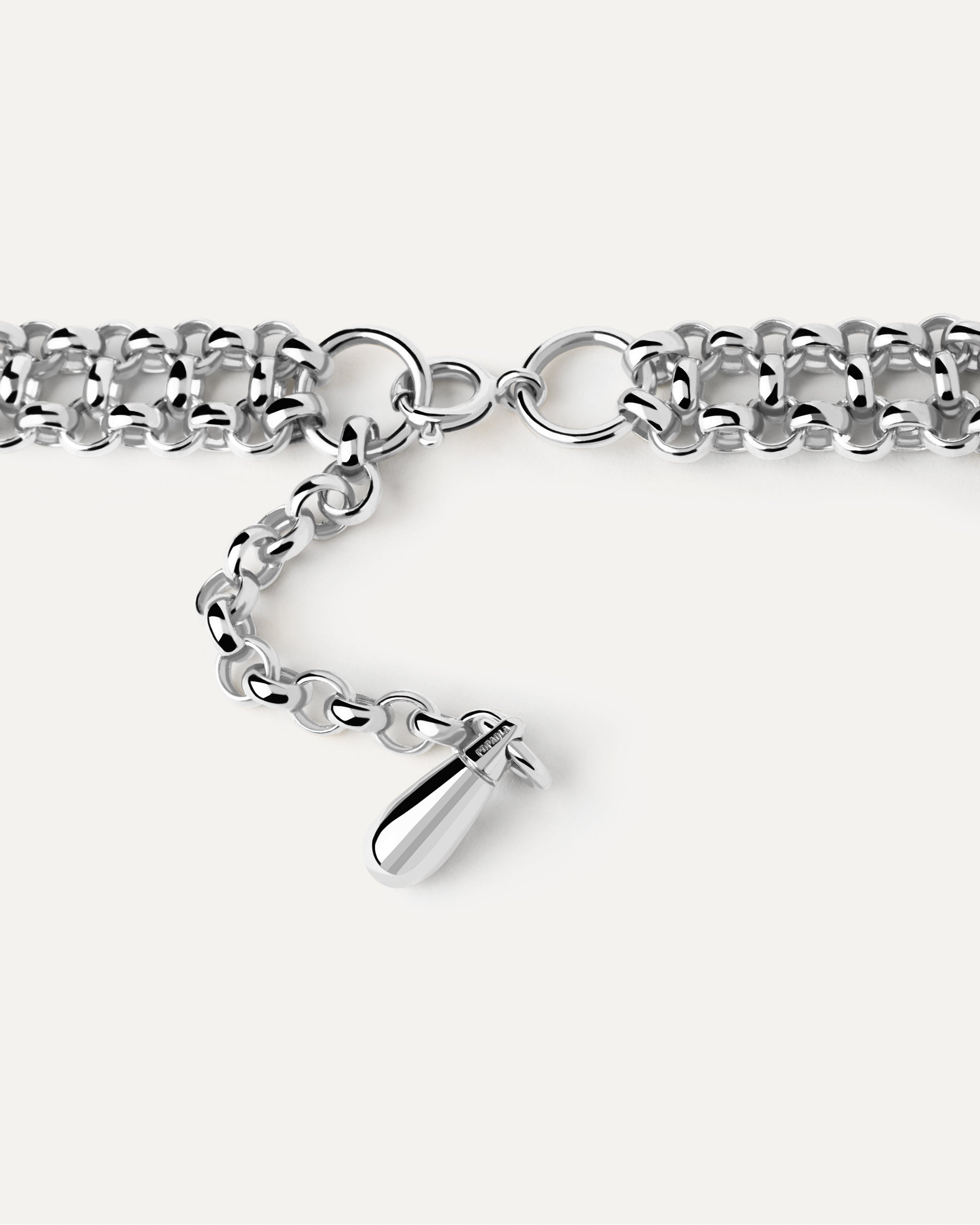Gargantilla Ajustable de Plata con Detalles Traslúcidos - Collar Moderno para Mujer