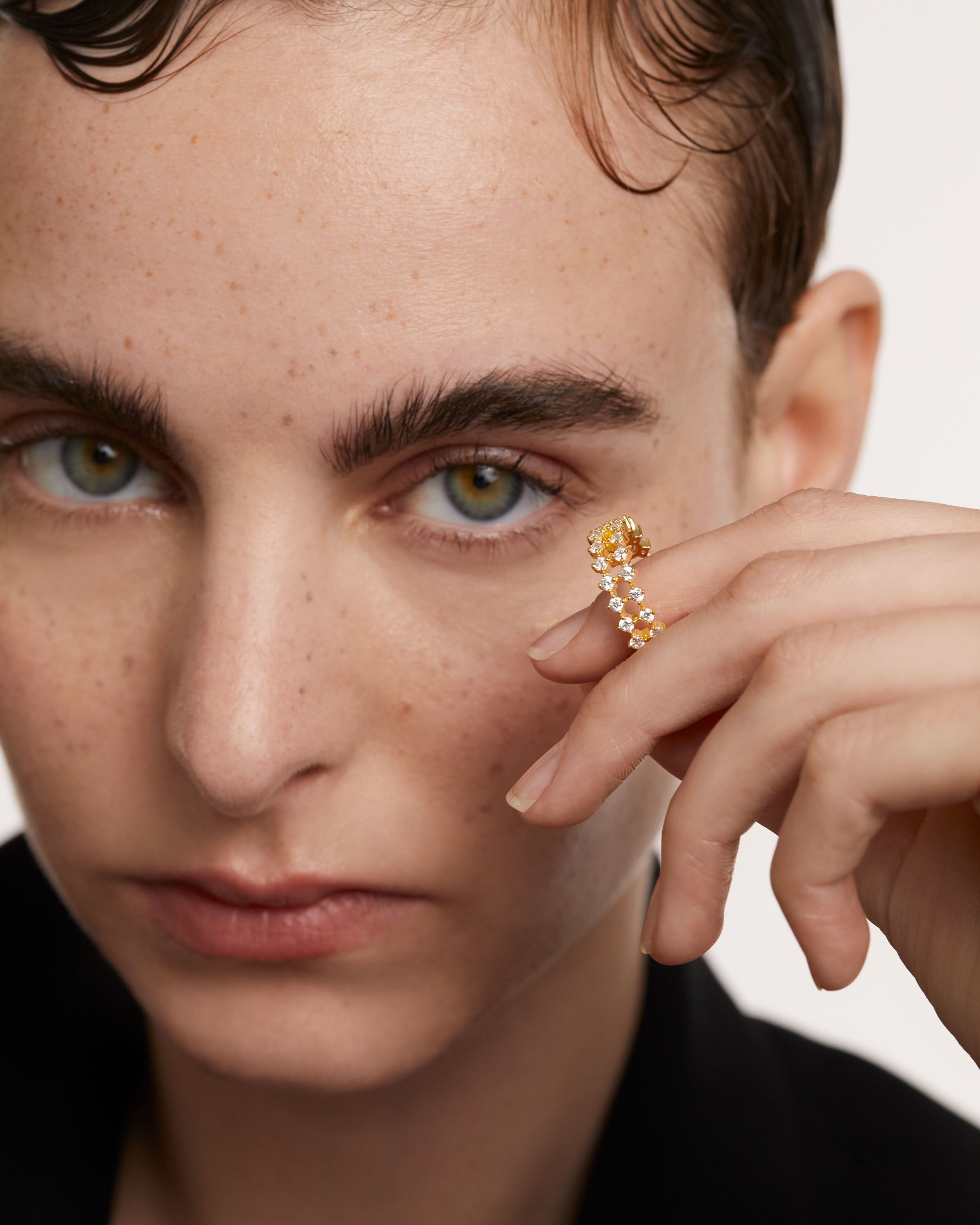 Anillo Dumbo Ultradelgado en Acero Quirúrgico - Diseño Minimalista para Mujer