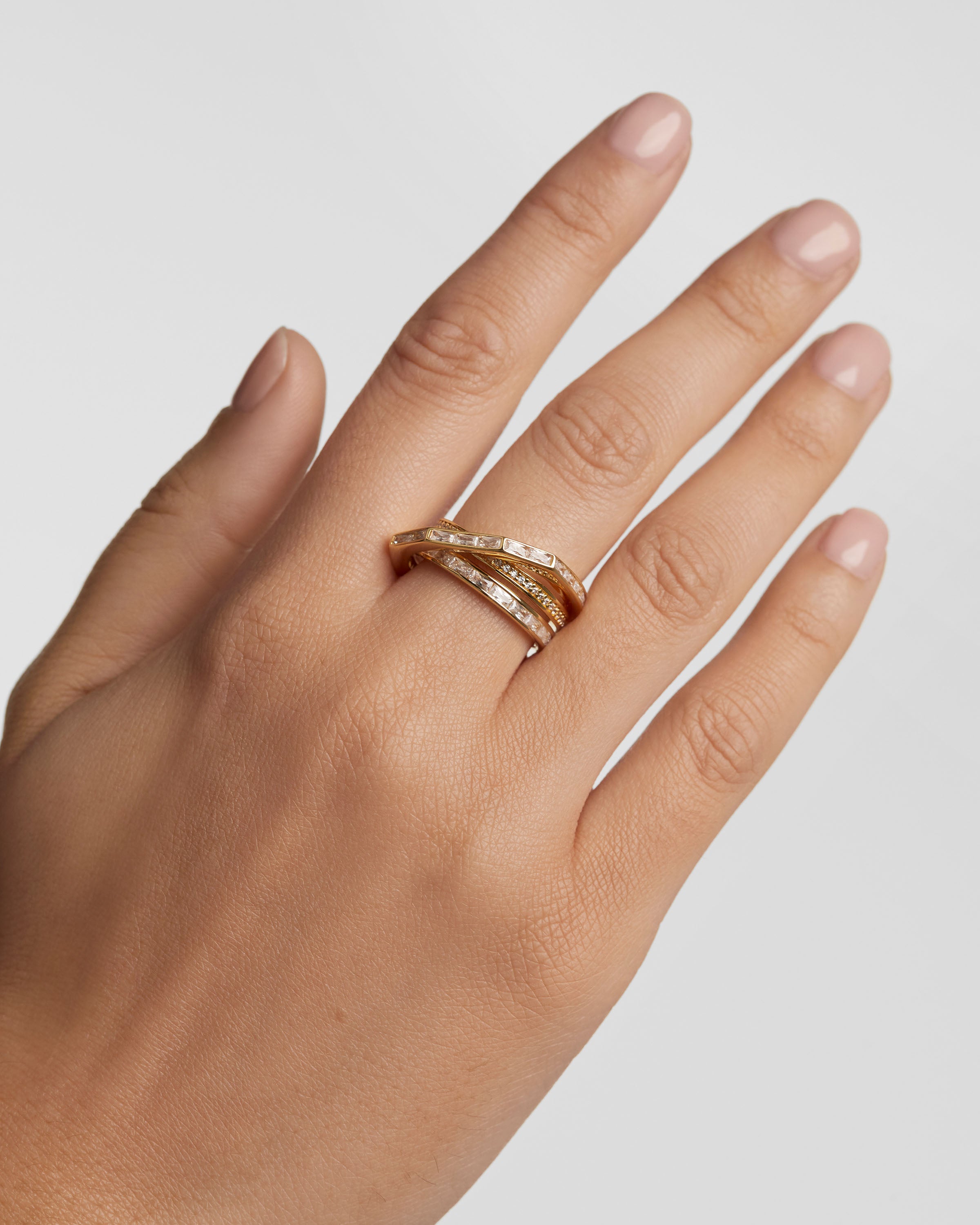 Anillo Verona Elegante en Acero Inoxidable, Diseño Moderno Unisex para Regalos
