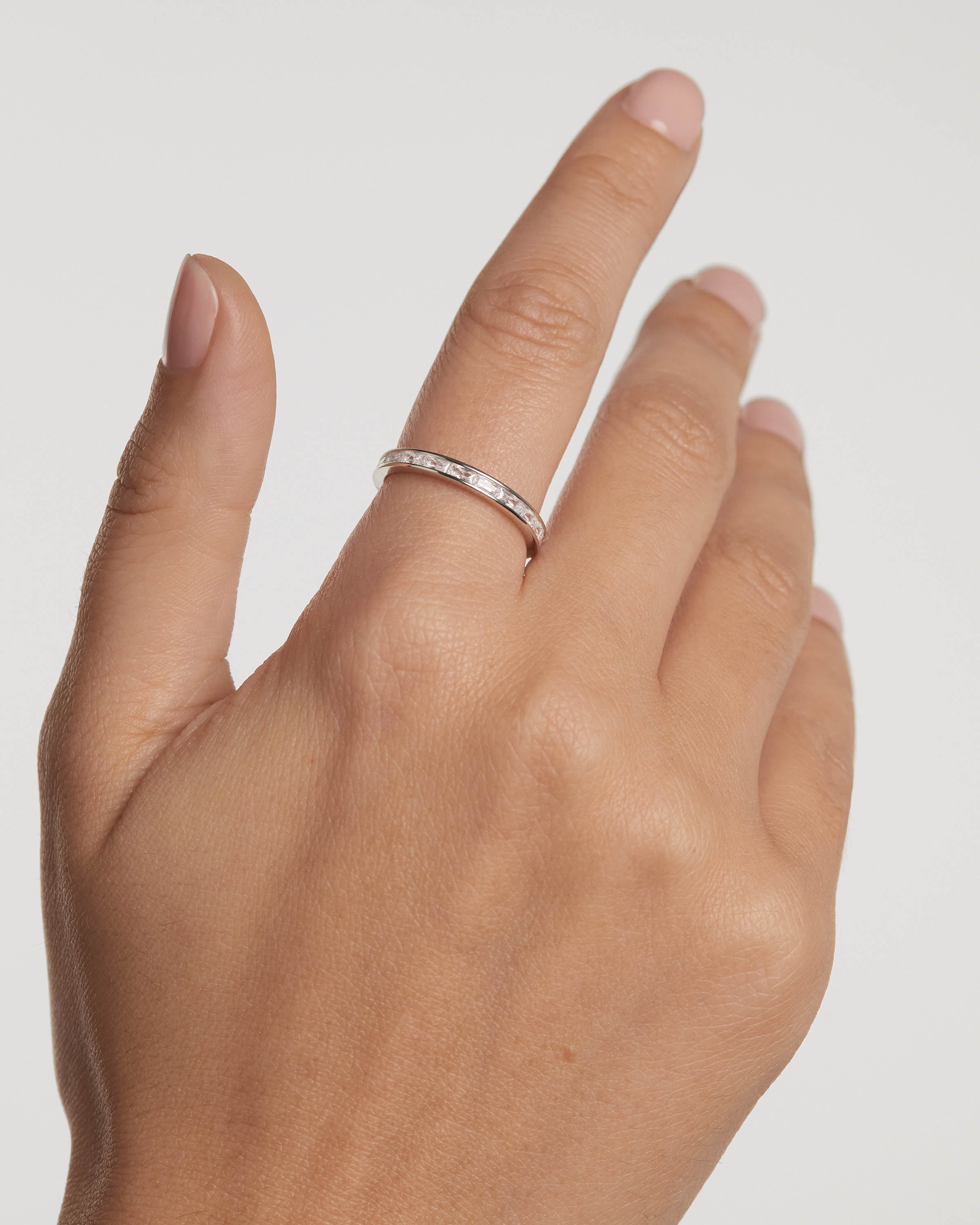 Anillo Elegante de Plata con Diseño Viena