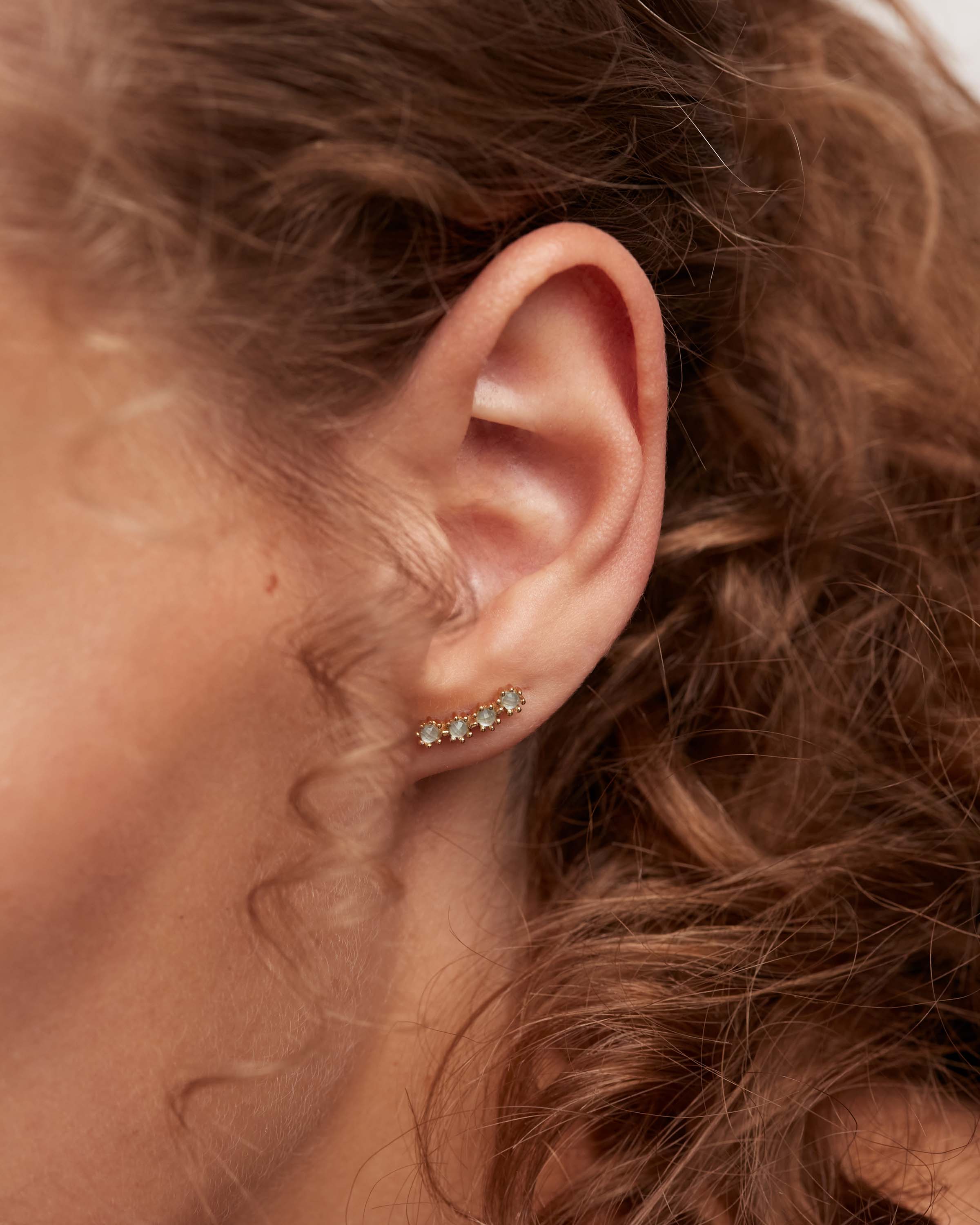 Aretes Verticales Ola Celeste - Diseño Deportivo Elegante