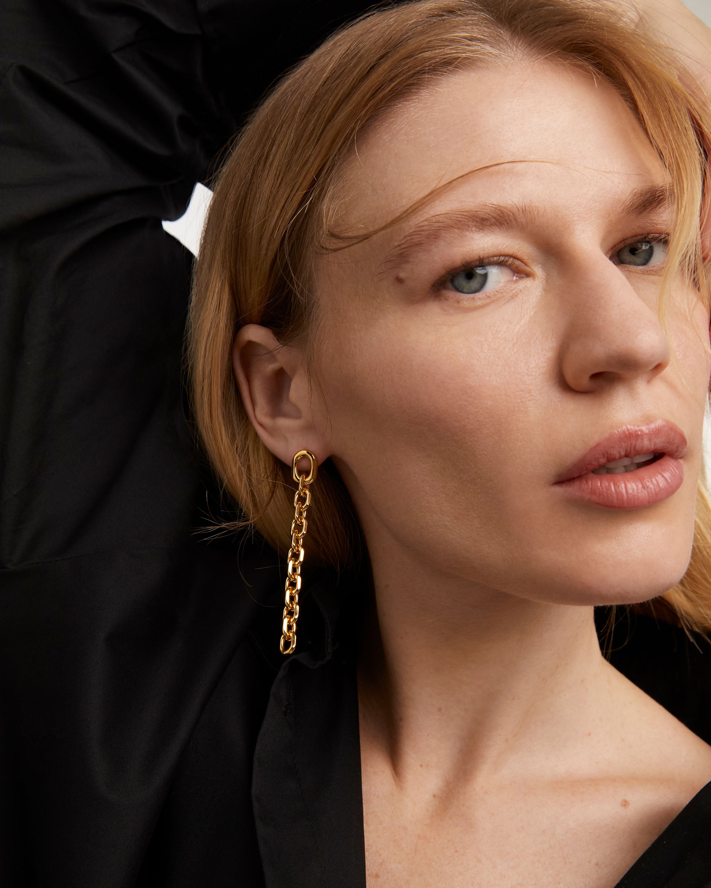 Pendientes Vesta Elegantes - Joyería Fina de Plata Esterlina para Mujer Moderna