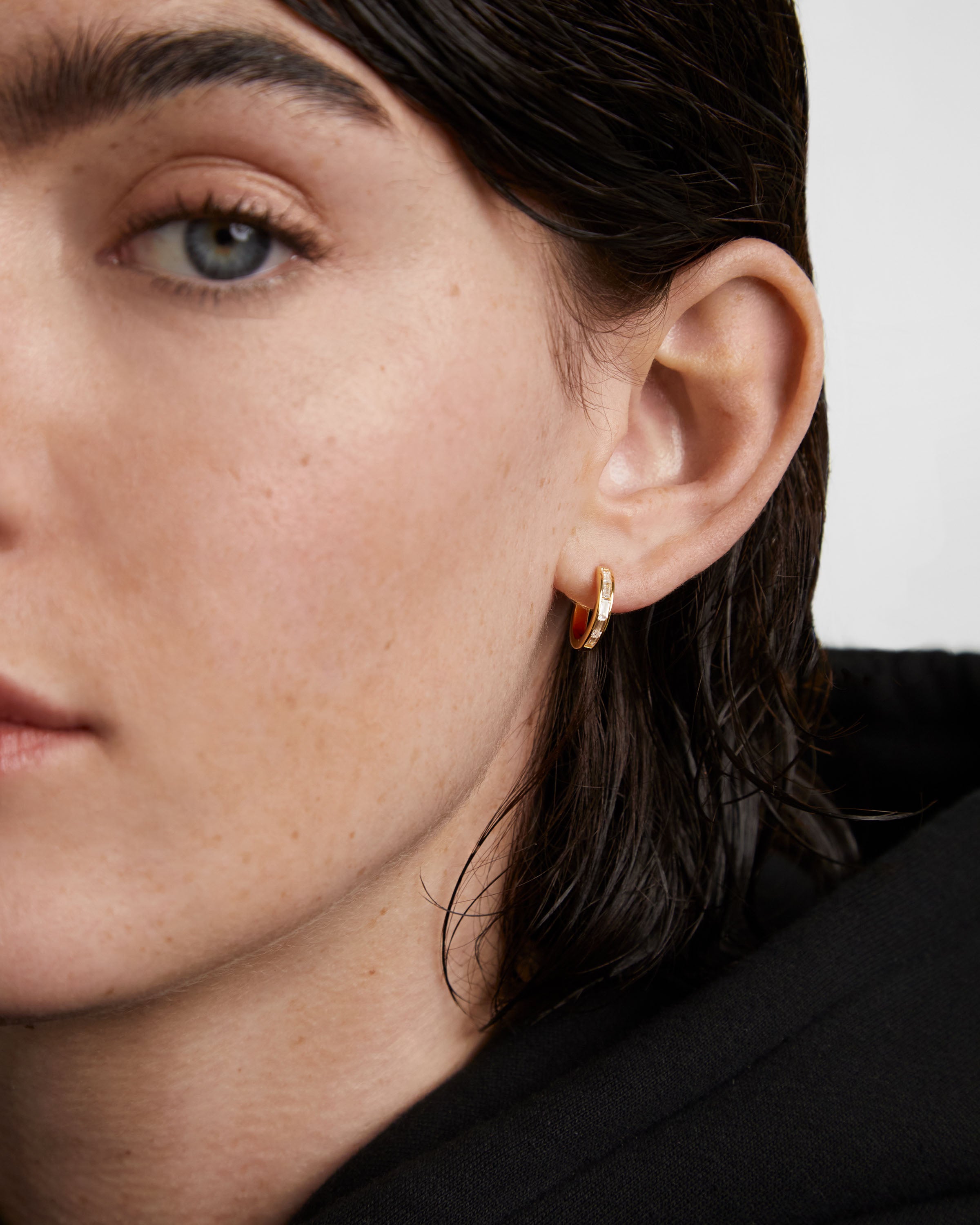 Aros Elegantes Viena - Joyería en Plata Estilo Minimalista