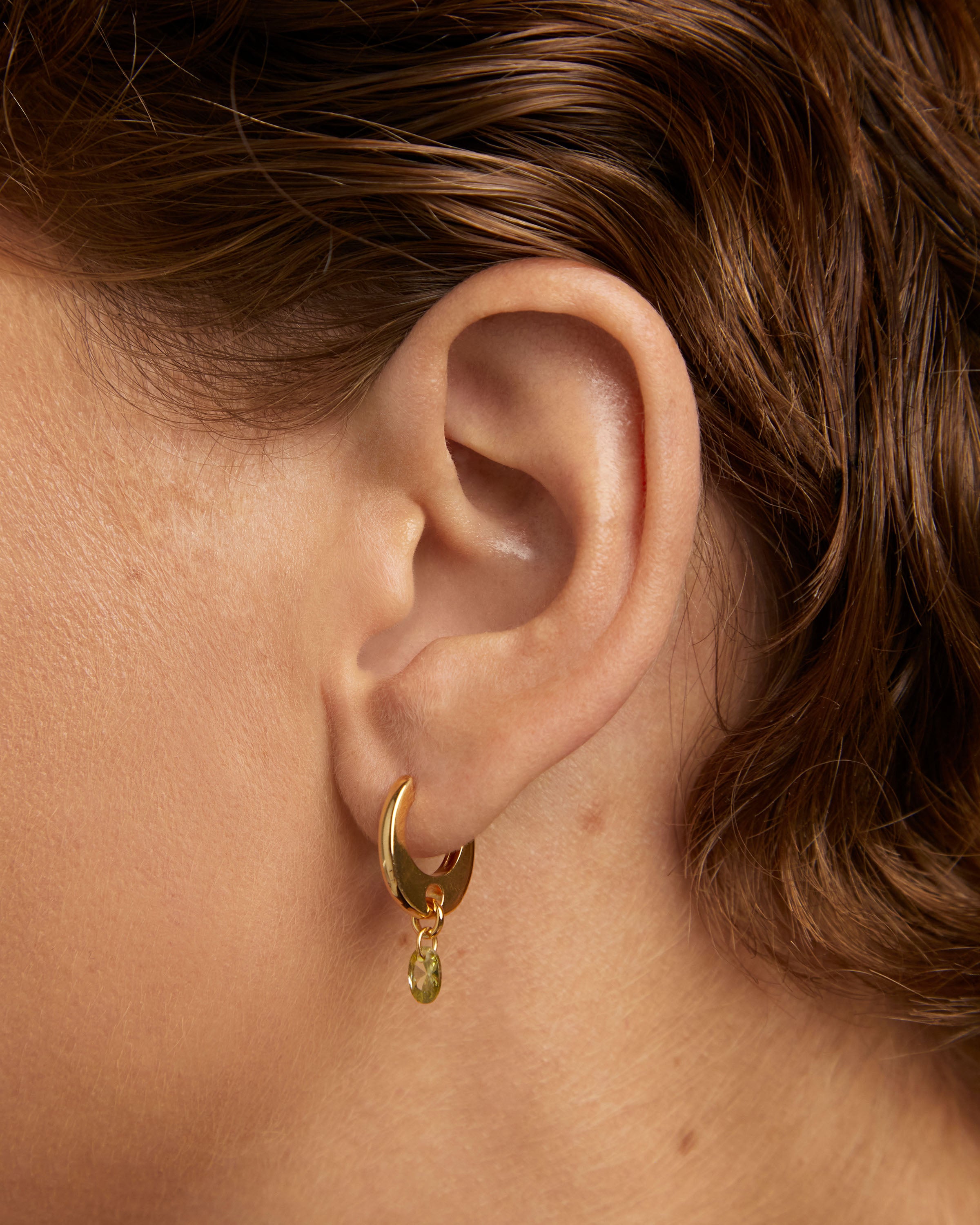 Aros Elegantes Lirio Esmeralda - Joyería de Moda Sostenible