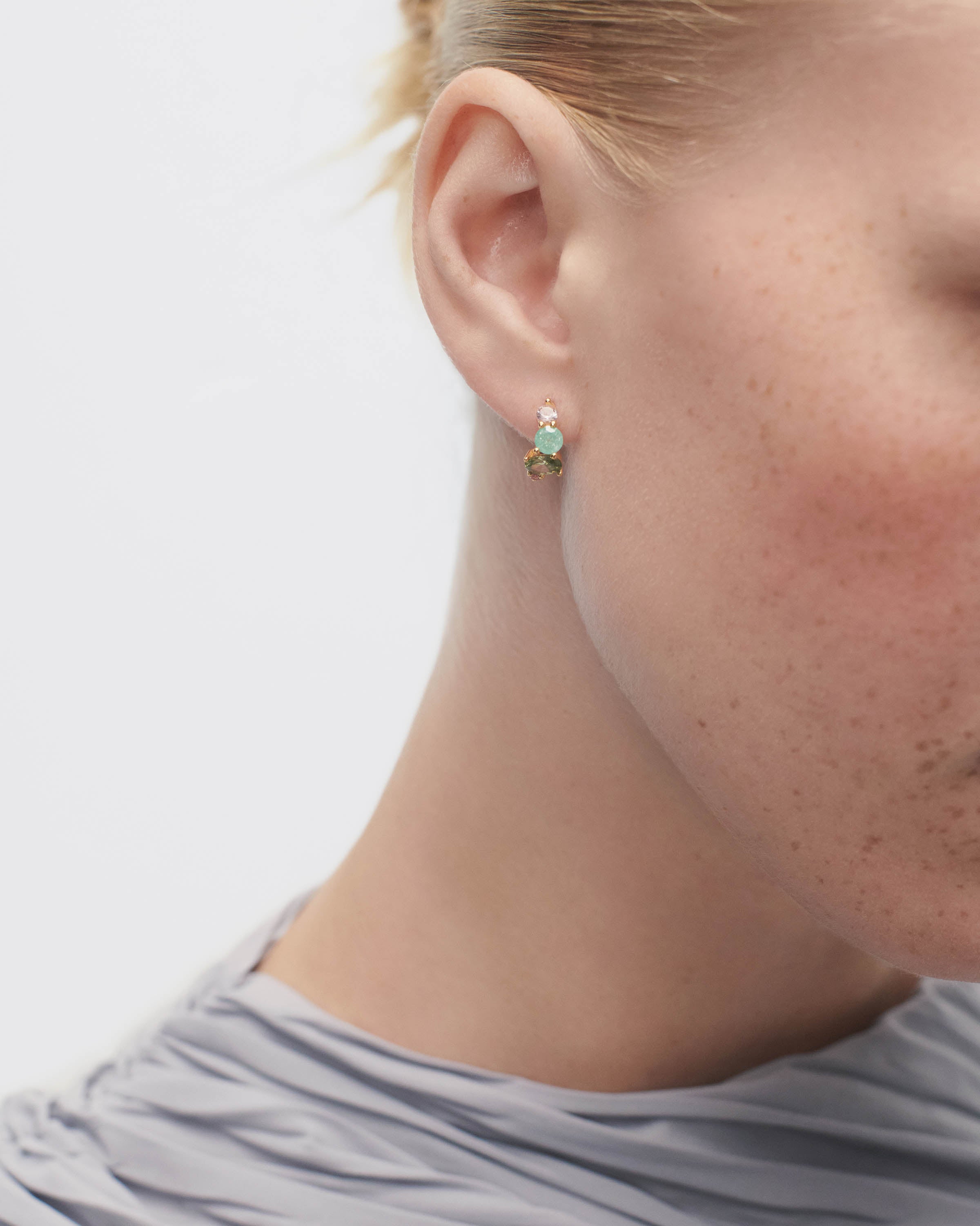 Aros Dalia: Pendientes Elegantes de Diseño Premium para Mujer