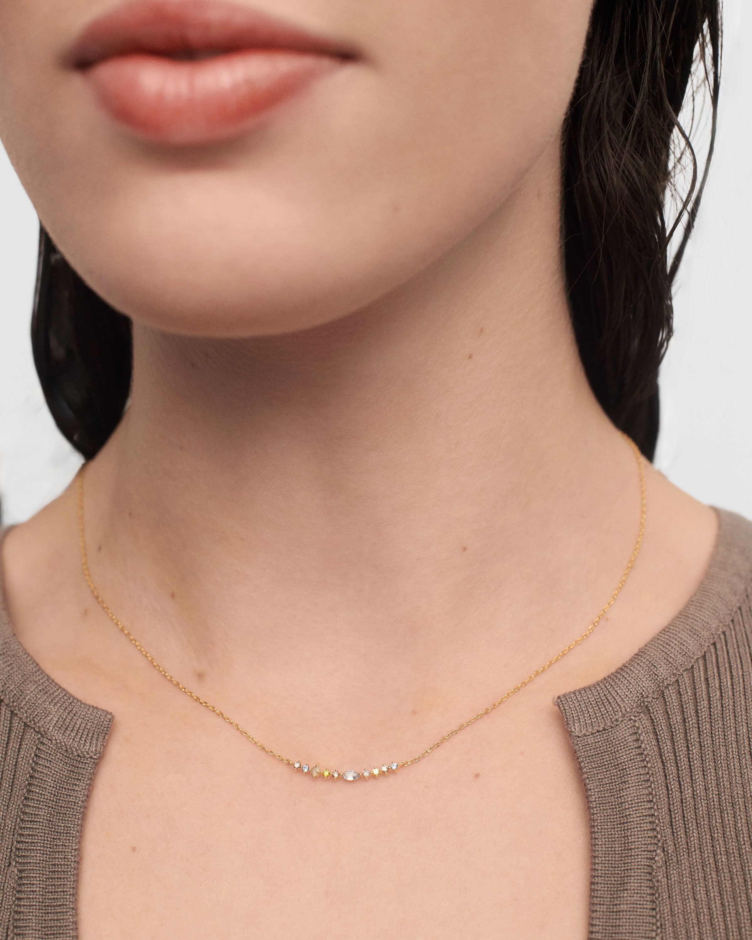 Colgante Flor de Loto en Plata Esterlina con Detalles Brillantes  
Dije de Loto Artesanal para Regalos Especiales y Eventos  
Joyería Boho con Motivo de Loto y Cadena Ajustable  
Pieza Única de Loto en Plata 925 con Grabado Delicado  
Colgante Minimalista de Loto para Estilos Bohemios y Elegantes