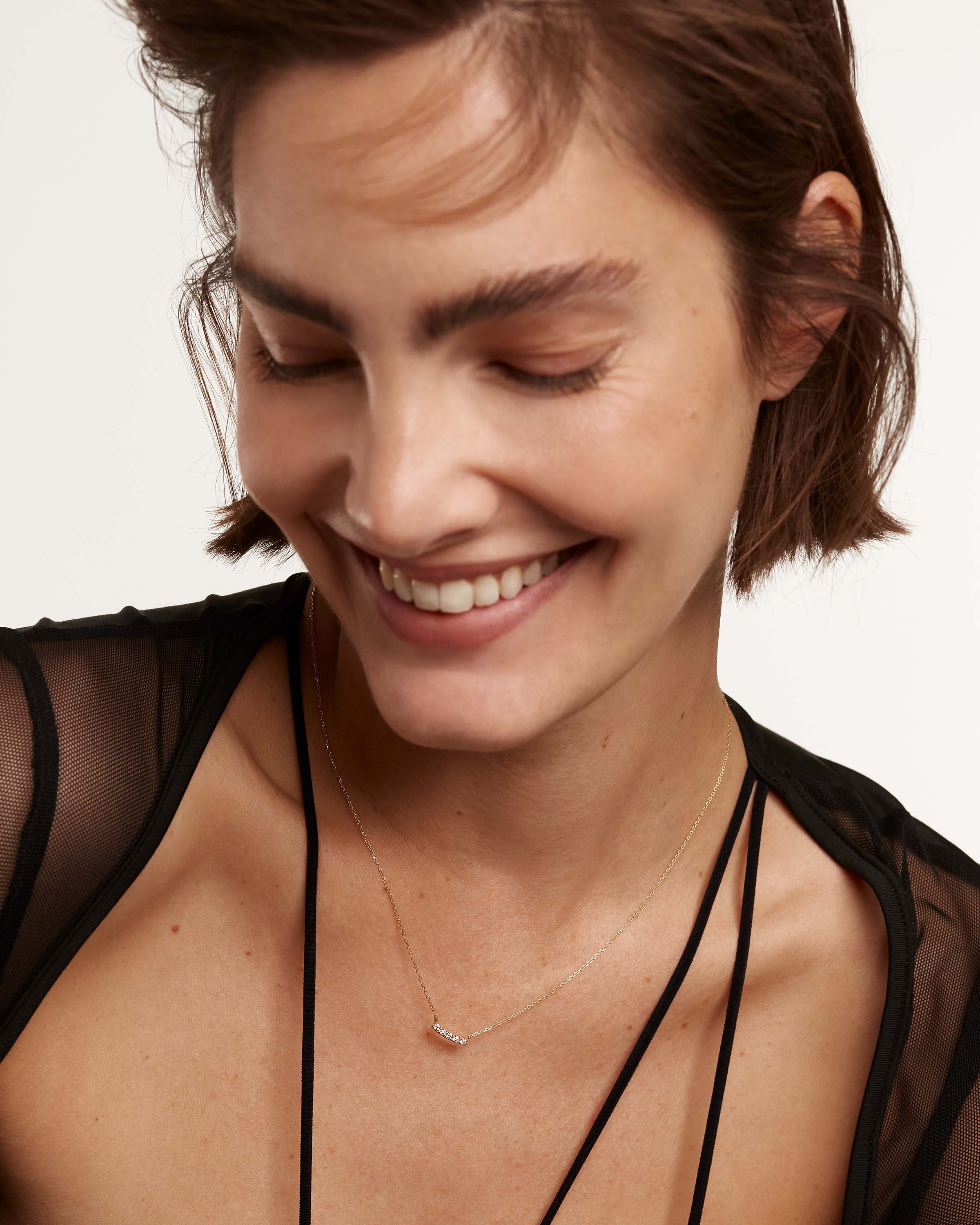 Collar de Oro y Diamantes con Diseño Infinito - Elegancia Atemporal