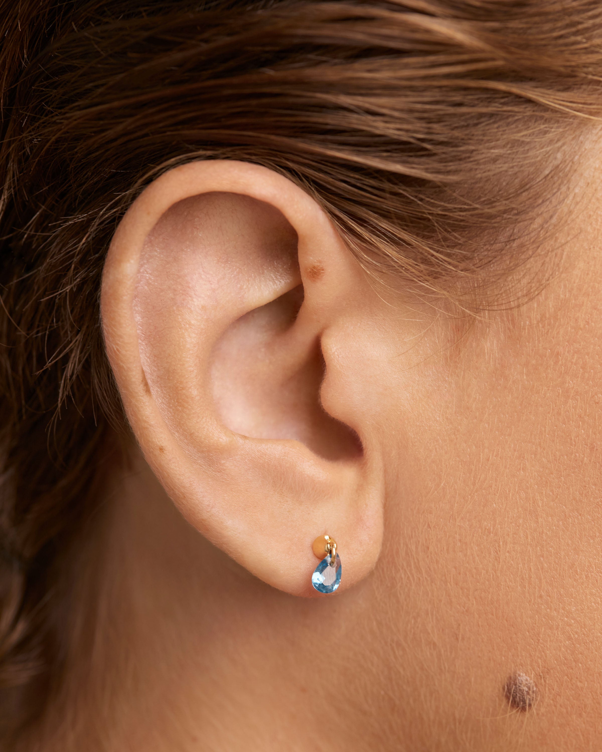 Arete Único Flor de Lirio Azul - Diseño Exclusivo para Mujer