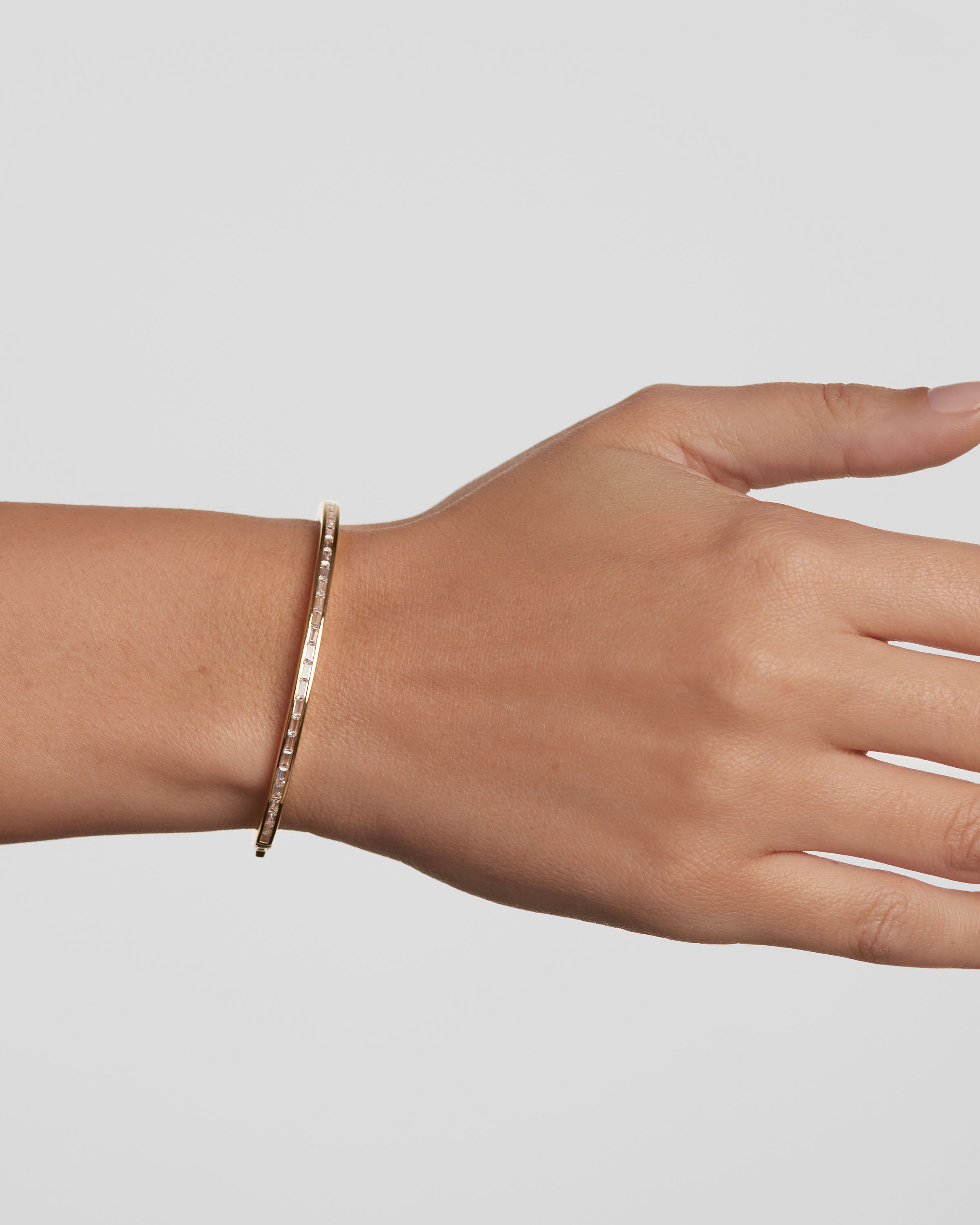 Pulsera Viena Elegante - Brazalete Minimalista en Acero Inoxidable para Mujer