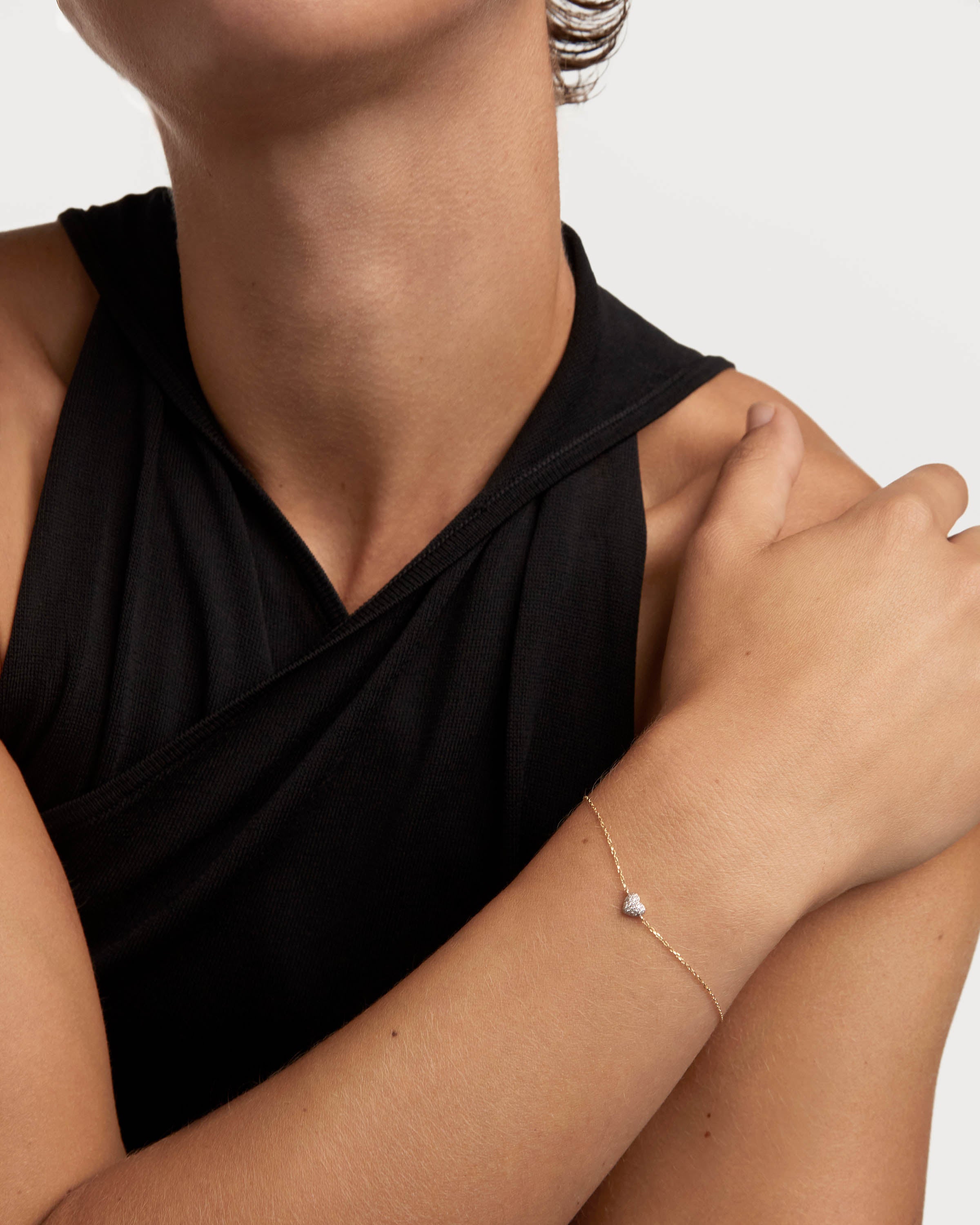 Pulsera Romántica de Corazón en Oro Laminado con Incrustaciones de Diamantes - Joyería de Lujo Ajustable para Mujer