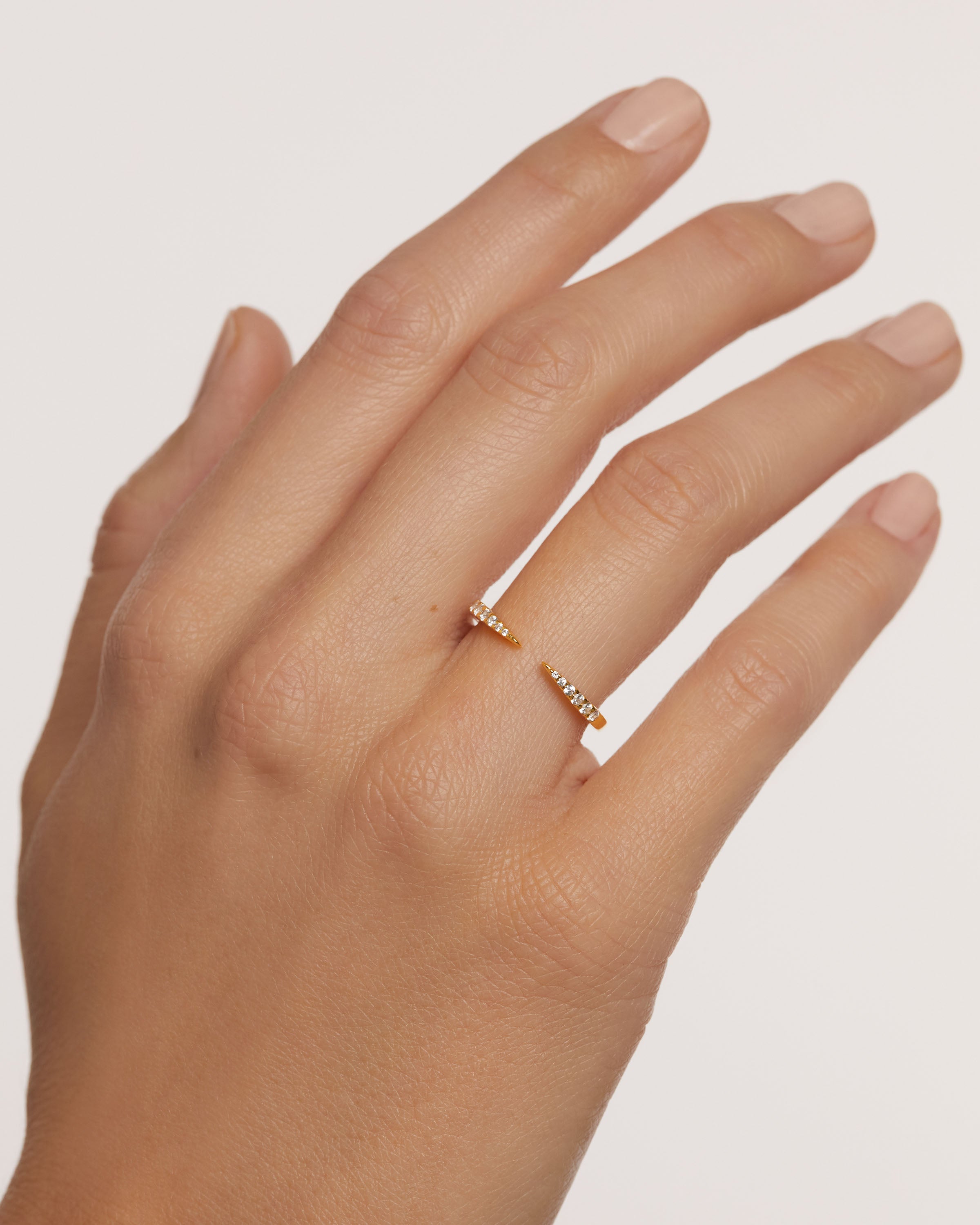 Anillo de Mirada Intensa - Joyería Elegante con Diseño Exclusivo