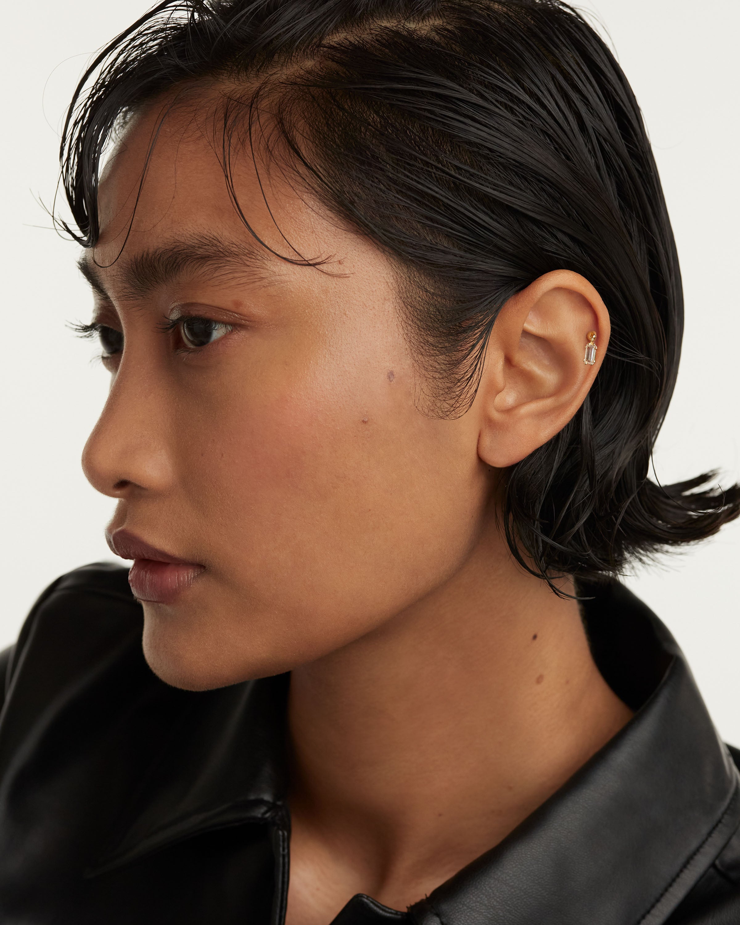 Aretes Minimalistas Ali - Pendiente Único con Diseño Exclusivo
