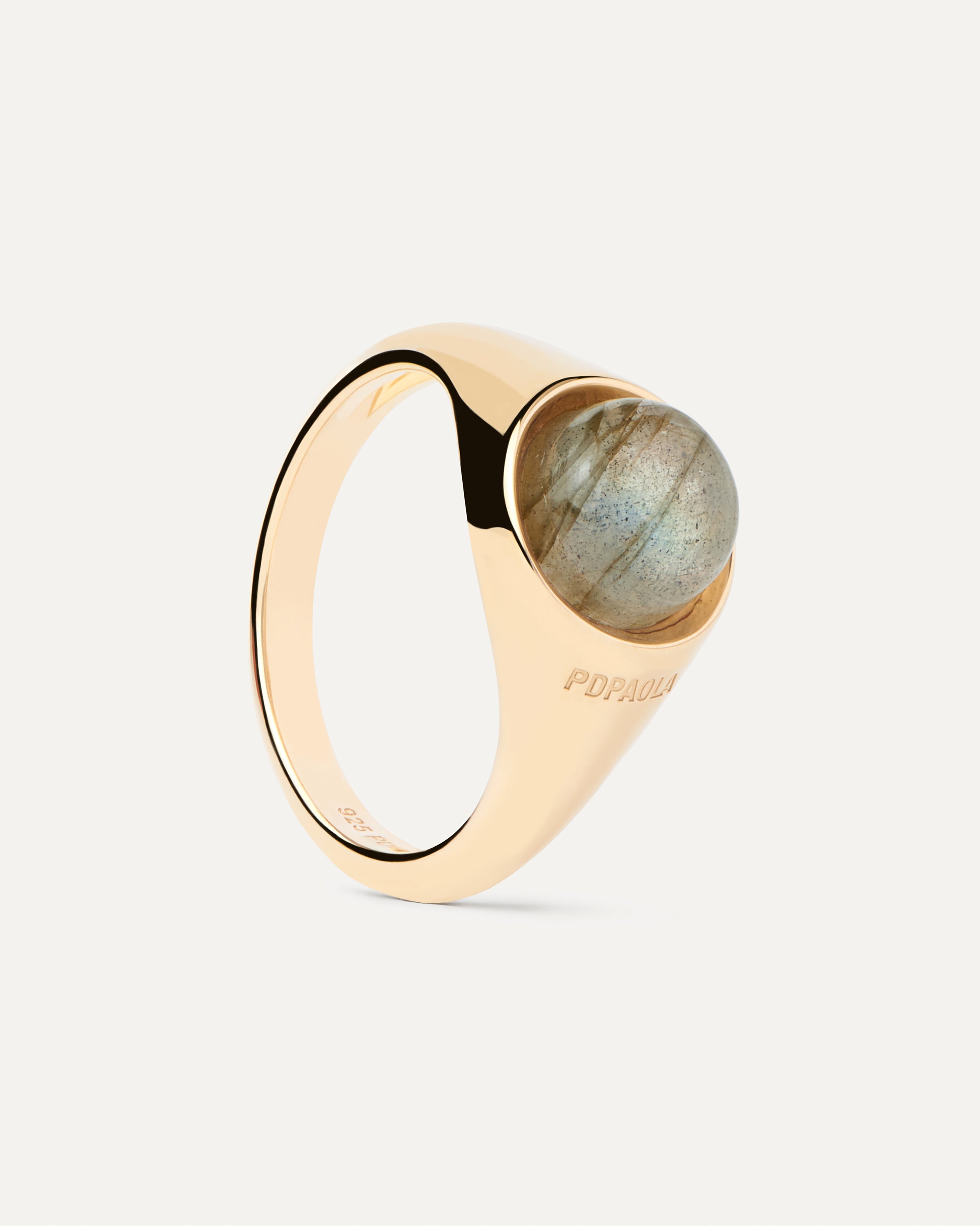 Luna Labrada: Anillo Lunar de Labradorita Brillante