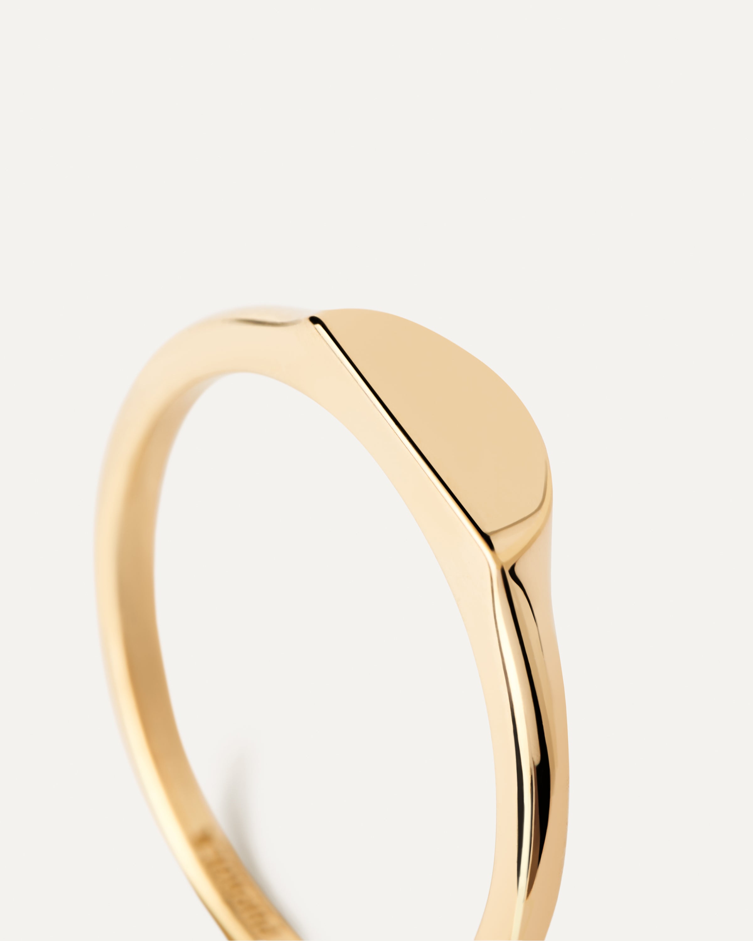 Anillo compacto con sello semicircular único