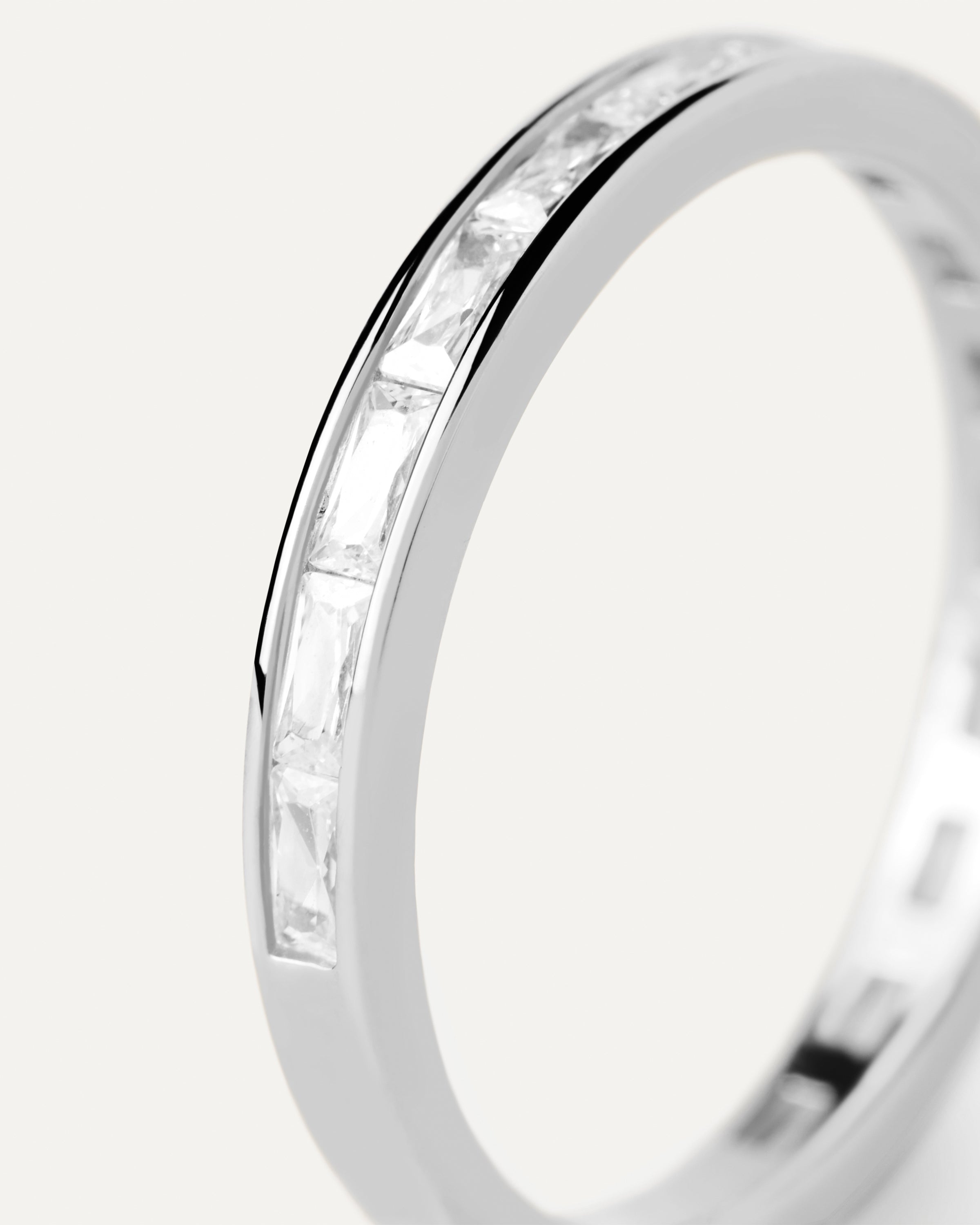 Anillo Elegante de Plata con Diseño Viena