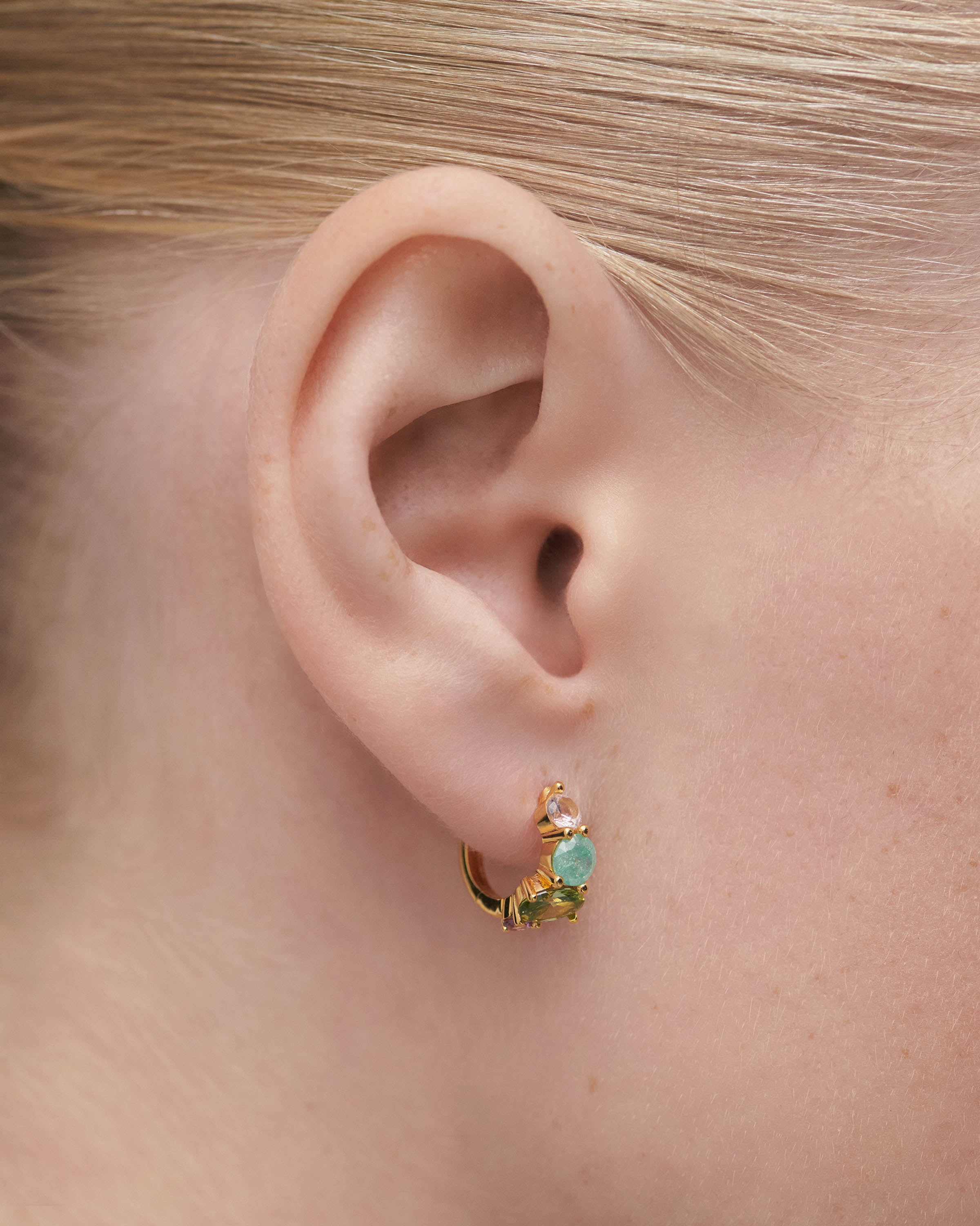 Aros Dalia: Pendientes Elegantes de Diseño Premium para Mujer