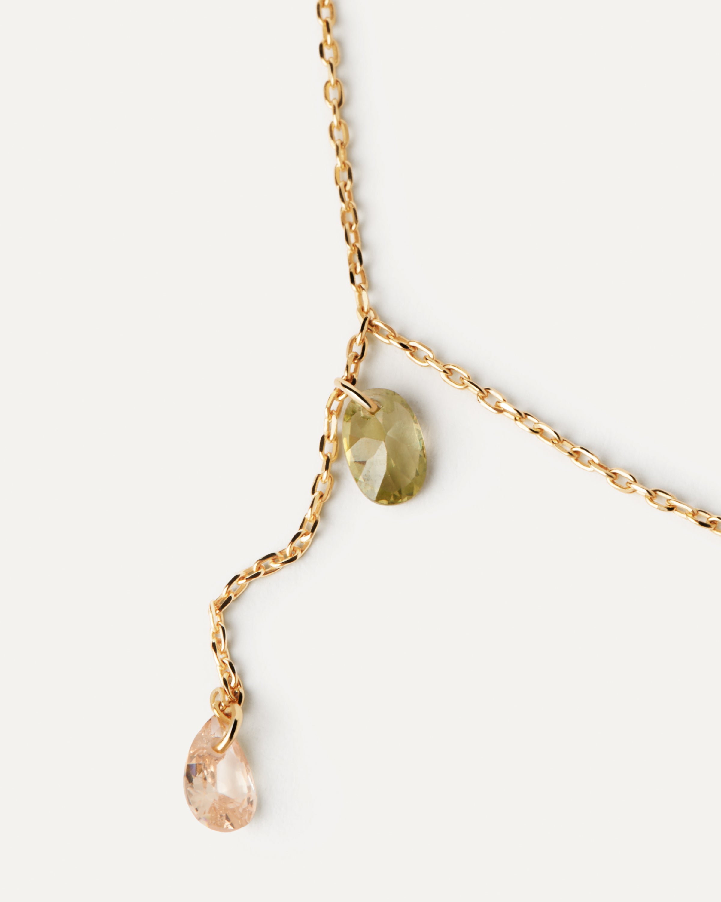Collar Elegante Bonita - Diseño Exclusivo con Detalles Brillantes, Acero Quirúrgico, Colección Moderna 2024