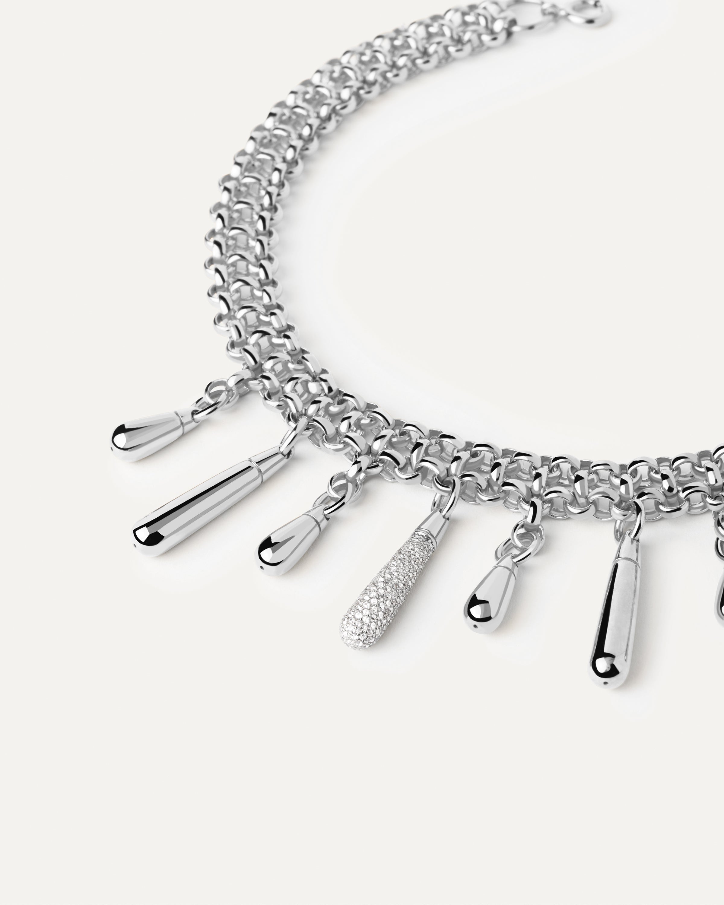 Gargantilla Ajustable de Plata con Detalles Traslúcidos - Collar Moderno para Mujer