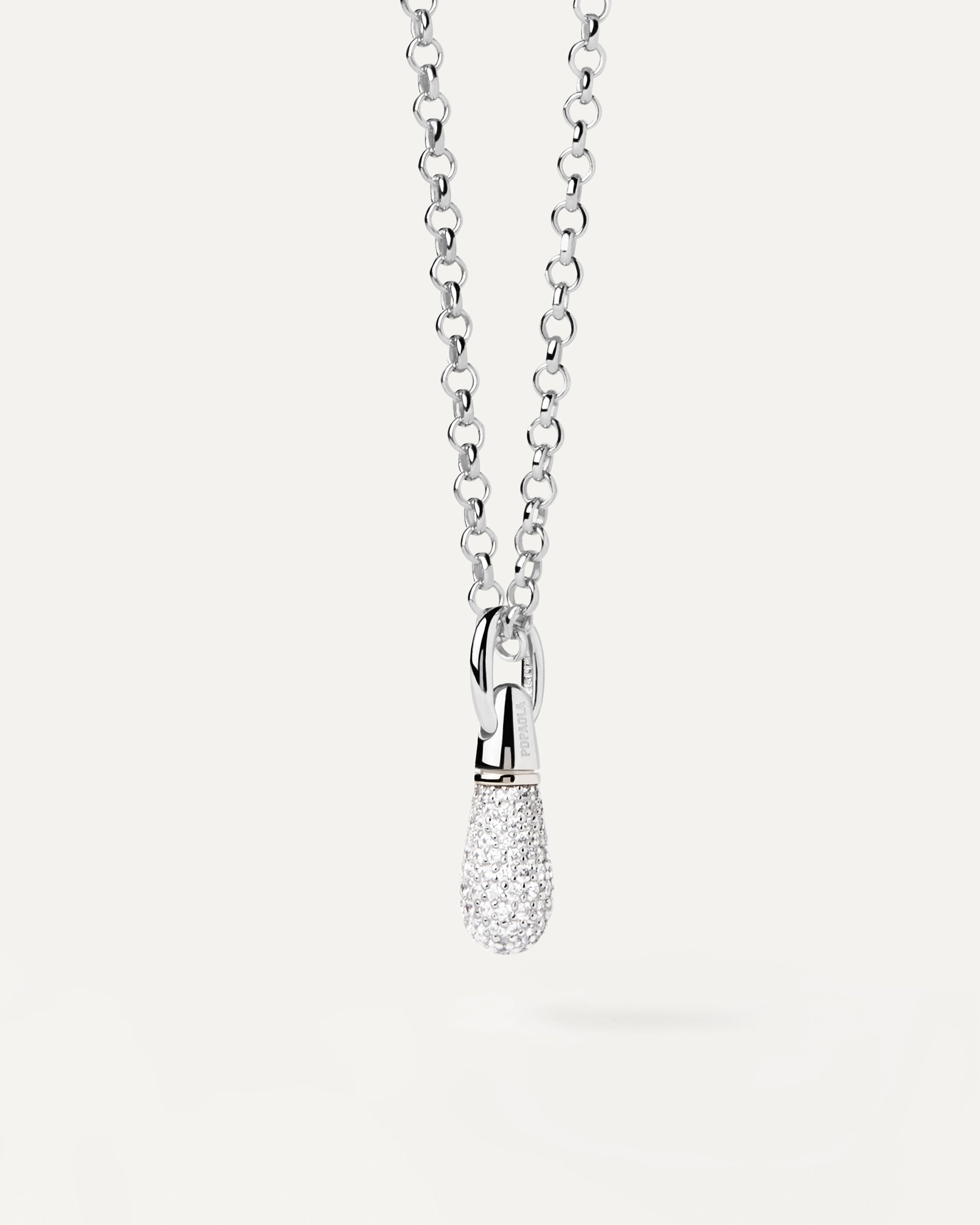 Colgante de Plata con Diseño en Gota y Pavé de Brillantes