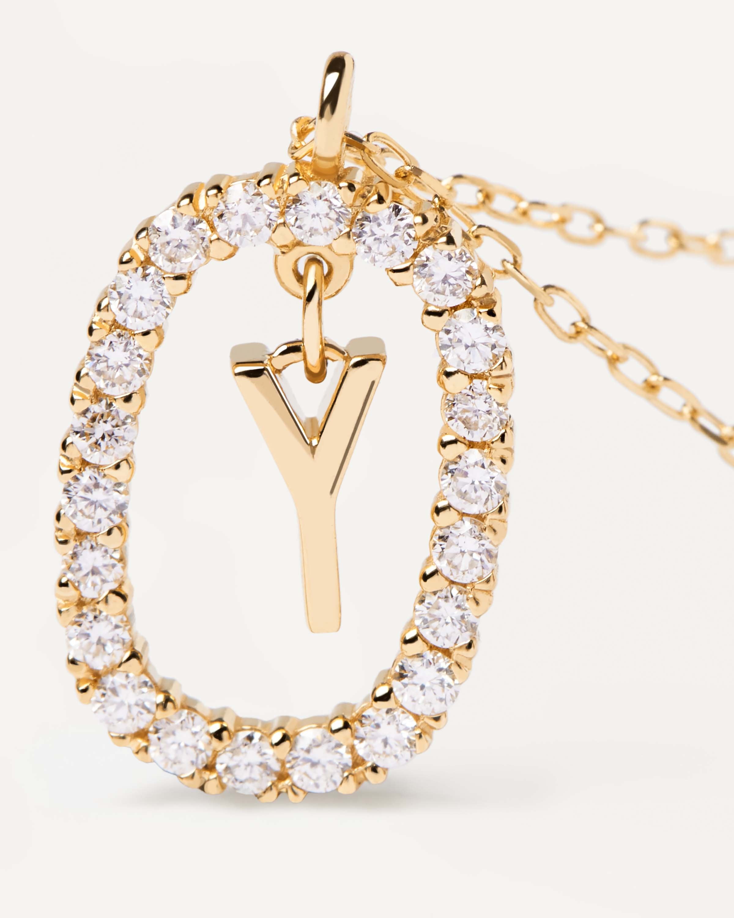 Collar de Oro 18K con Diamantes Brillantes y Diseño Elegante Letra Y - Joyería de Lujo Exclusiva