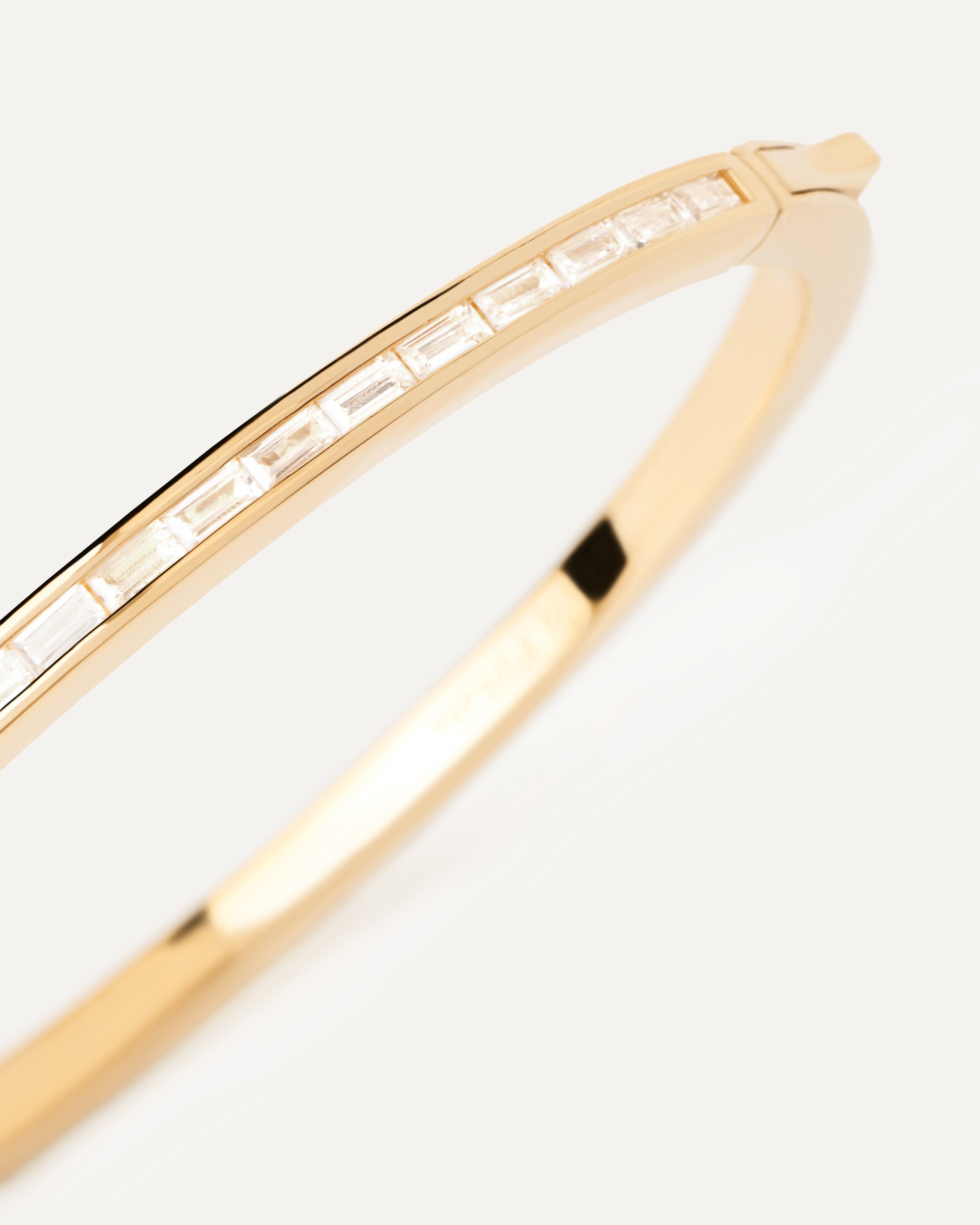Pulsera Viena Elegante - Brazalete Minimalista en Acero Inoxidable para Mujer