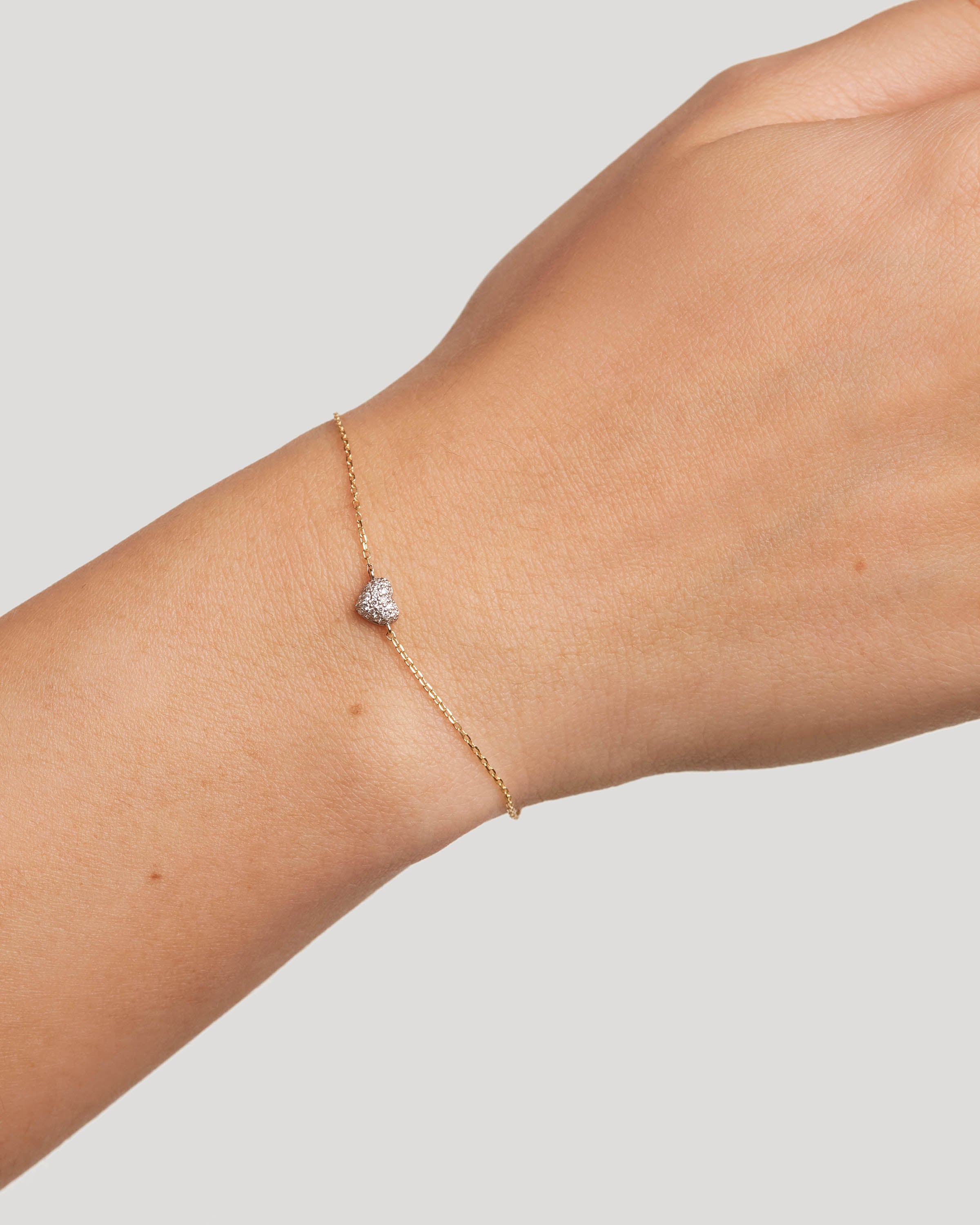 Pulsera Romántica de Corazón en Oro Laminado con Incrustaciones de Diamantes - Joyería de Lujo Ajustable para Mujer