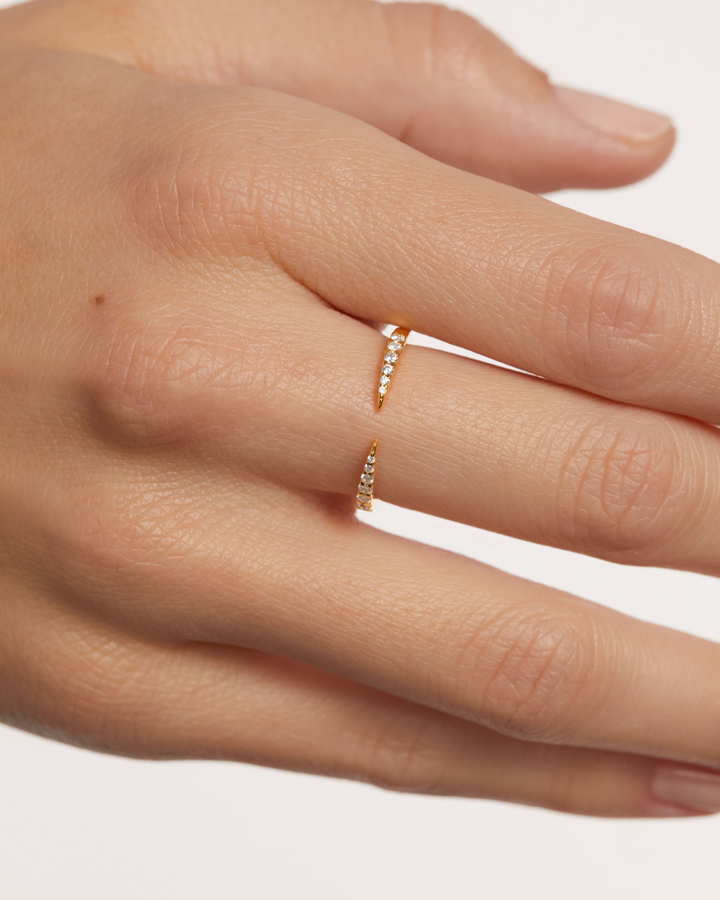 Anillo de Mirada Intensa - Joyería Elegante con Diseño Exclusivo