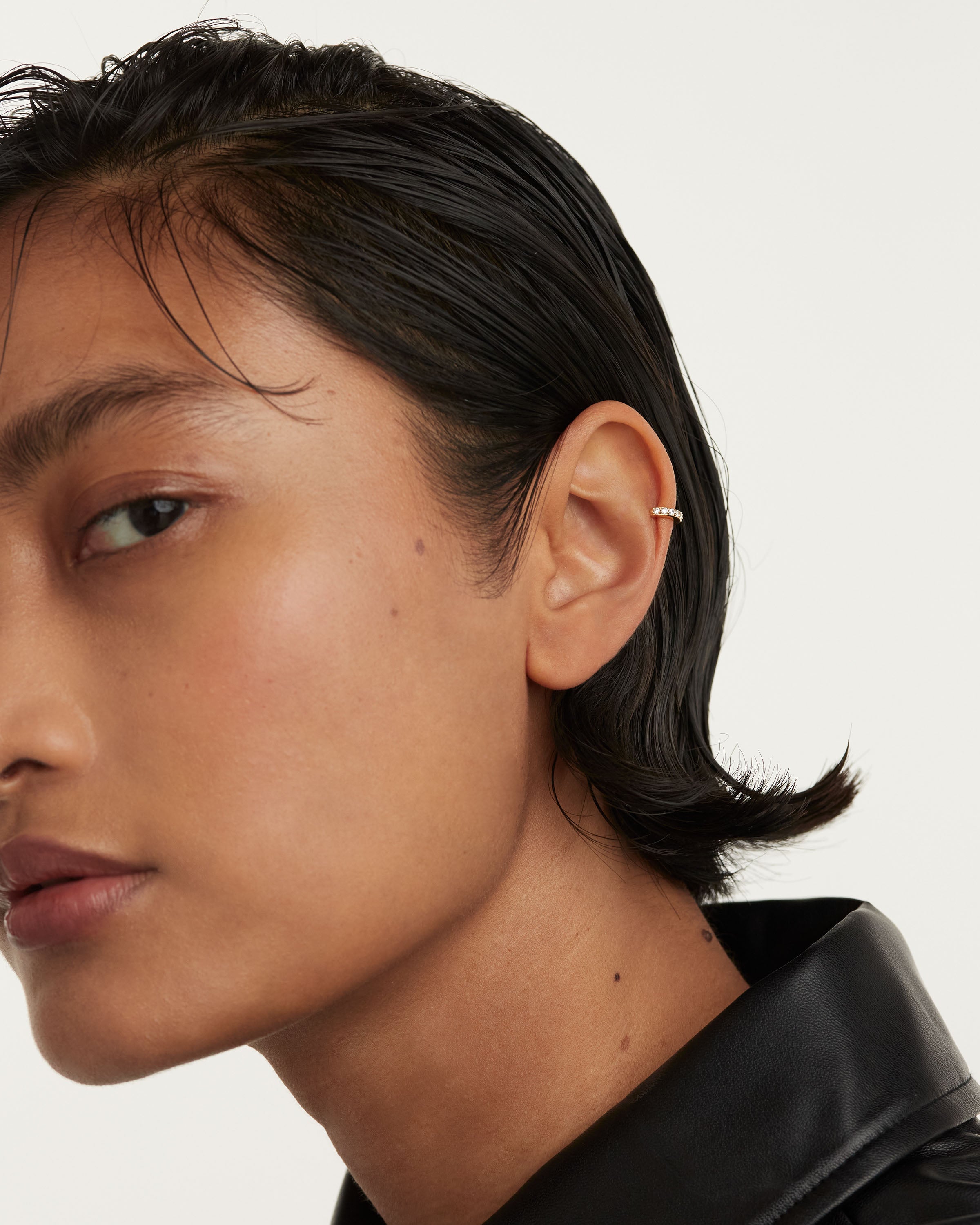Aro de Oreja Alex - Diseño Exclusivo en Plata para Mujer