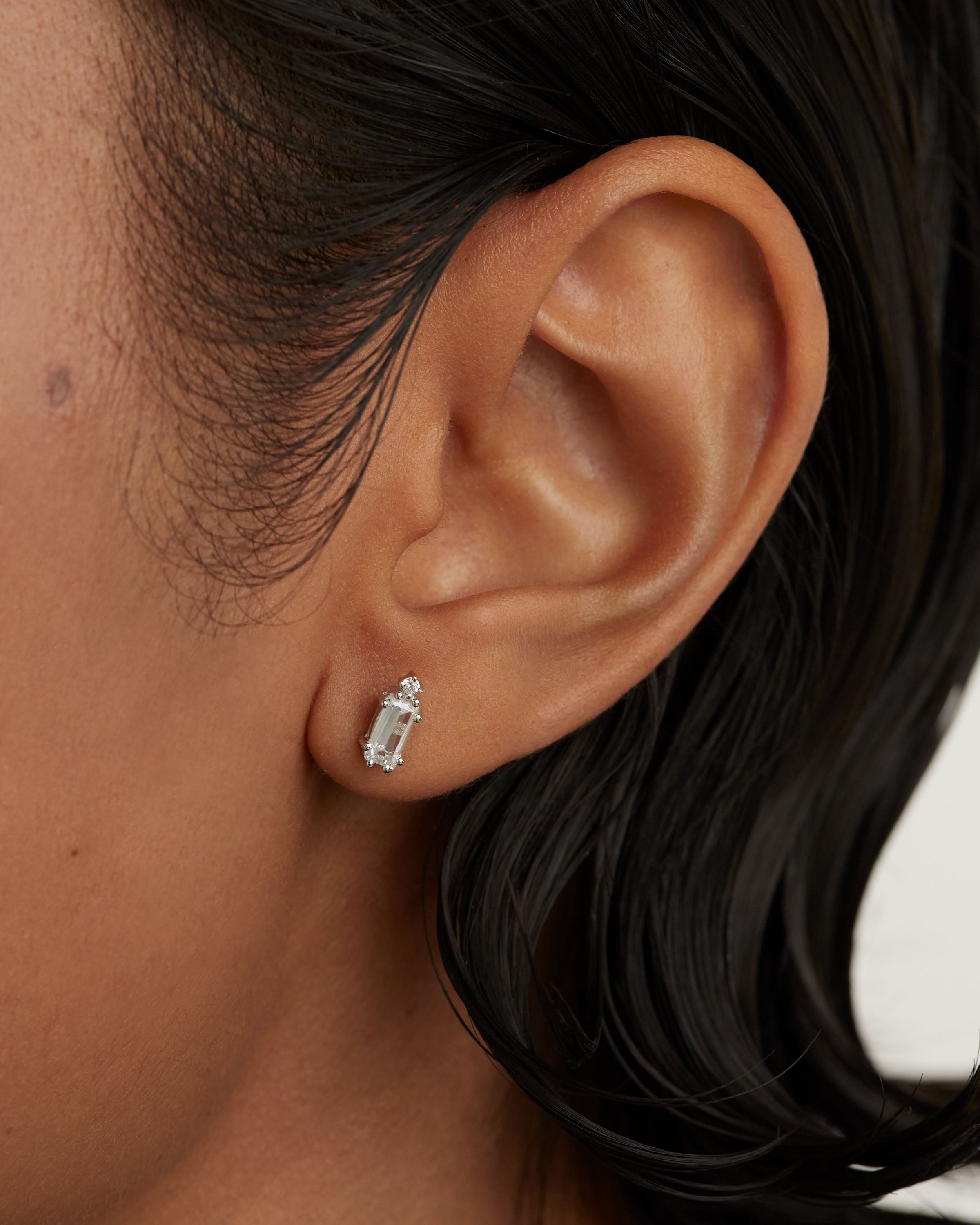 Argolla Minimalista Bea - Pendiente Único en Plata de Ley con Diseño Bohemio