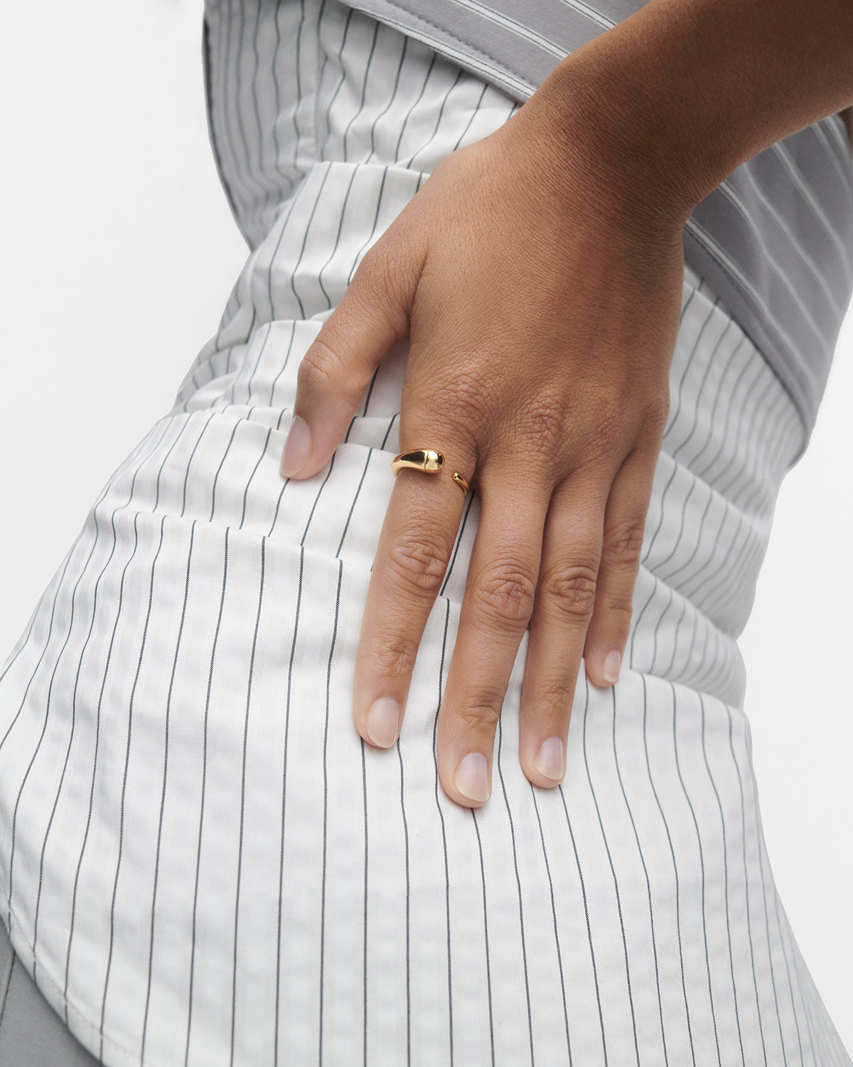 Anillo Infinito Elegante - Accesorio Único Ajustable para Estilo Continuo