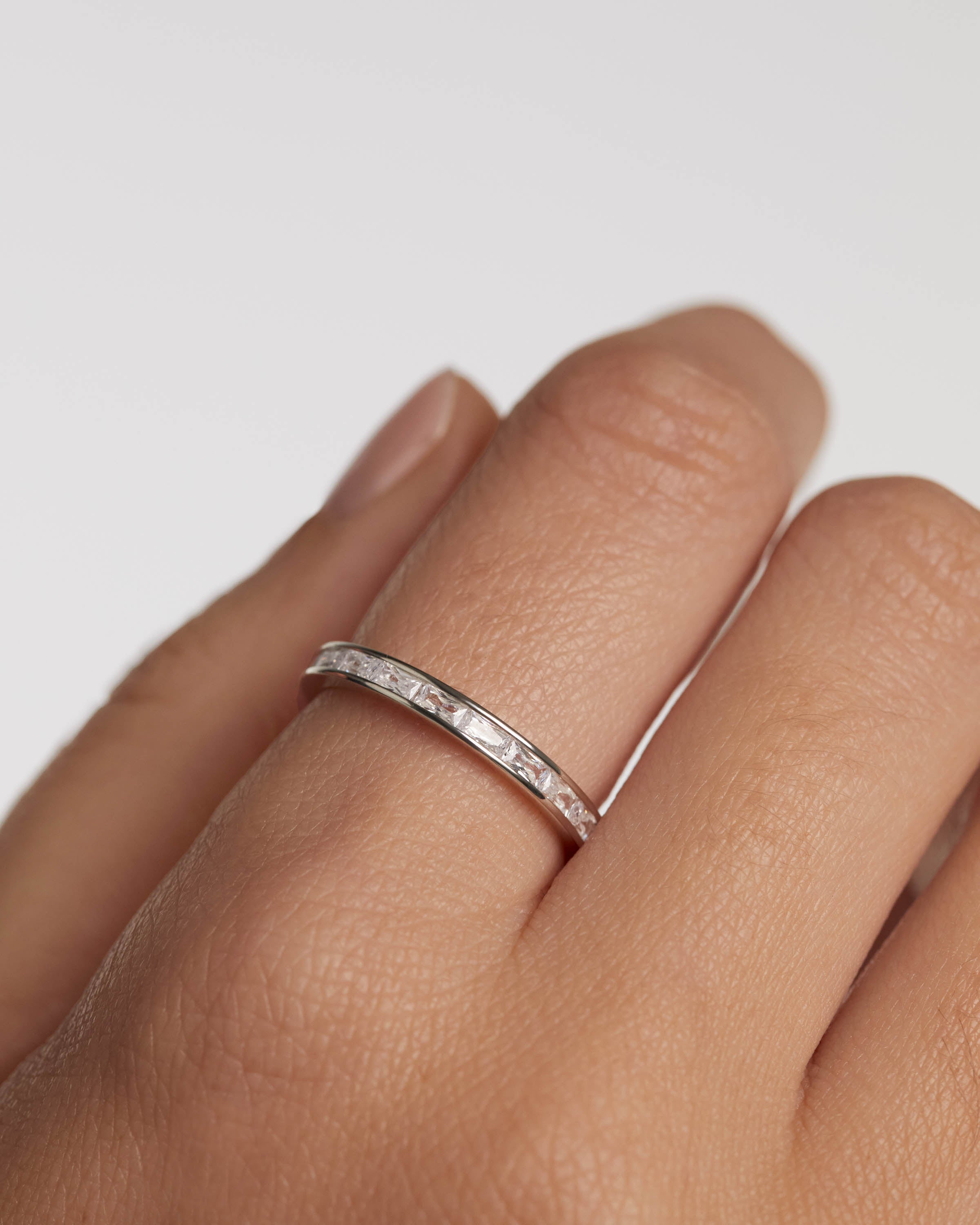 Anillo Elegante de Plata con Diseño Viena
