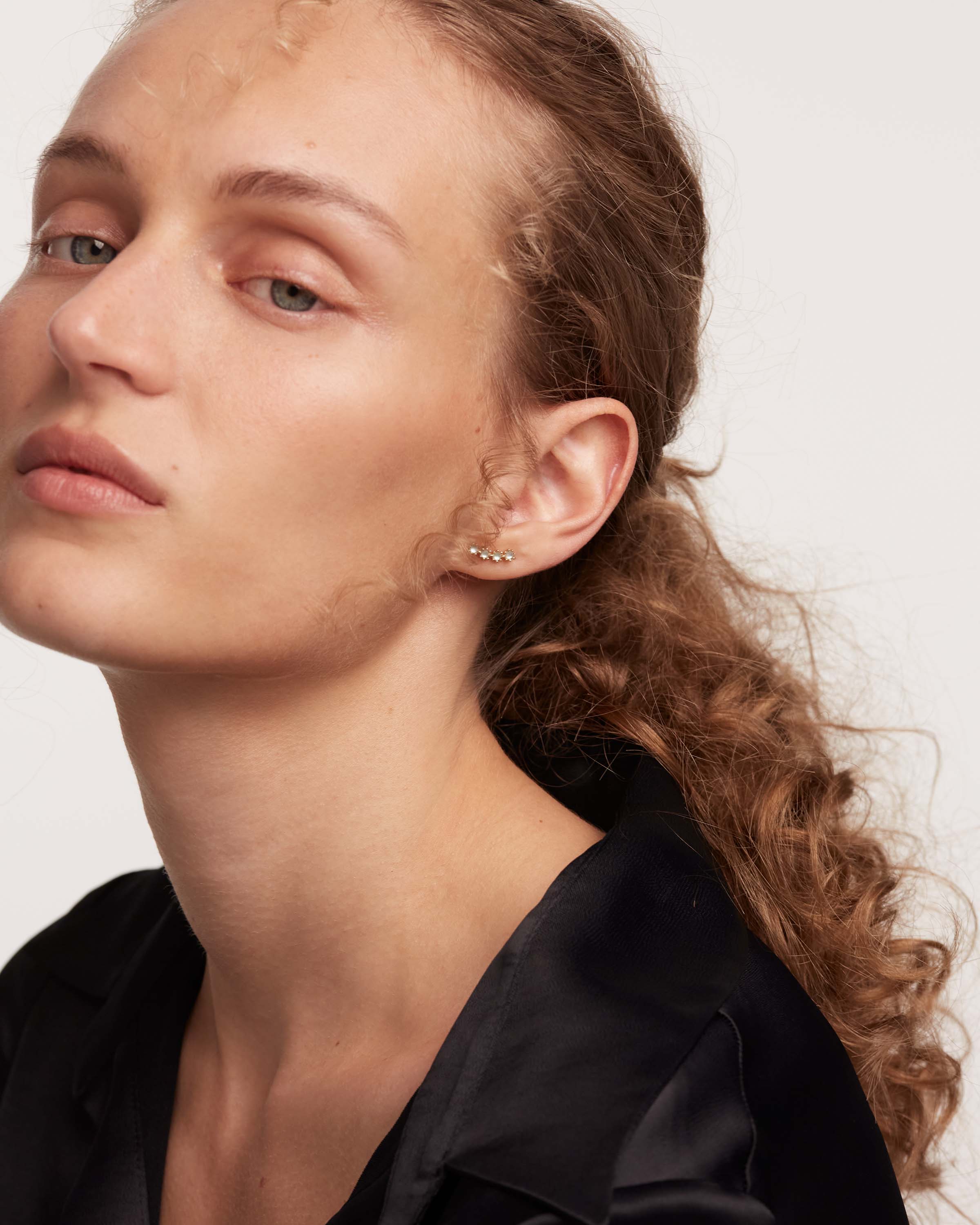Aretes Verticales Ola Celeste - Diseño Deportivo Elegante