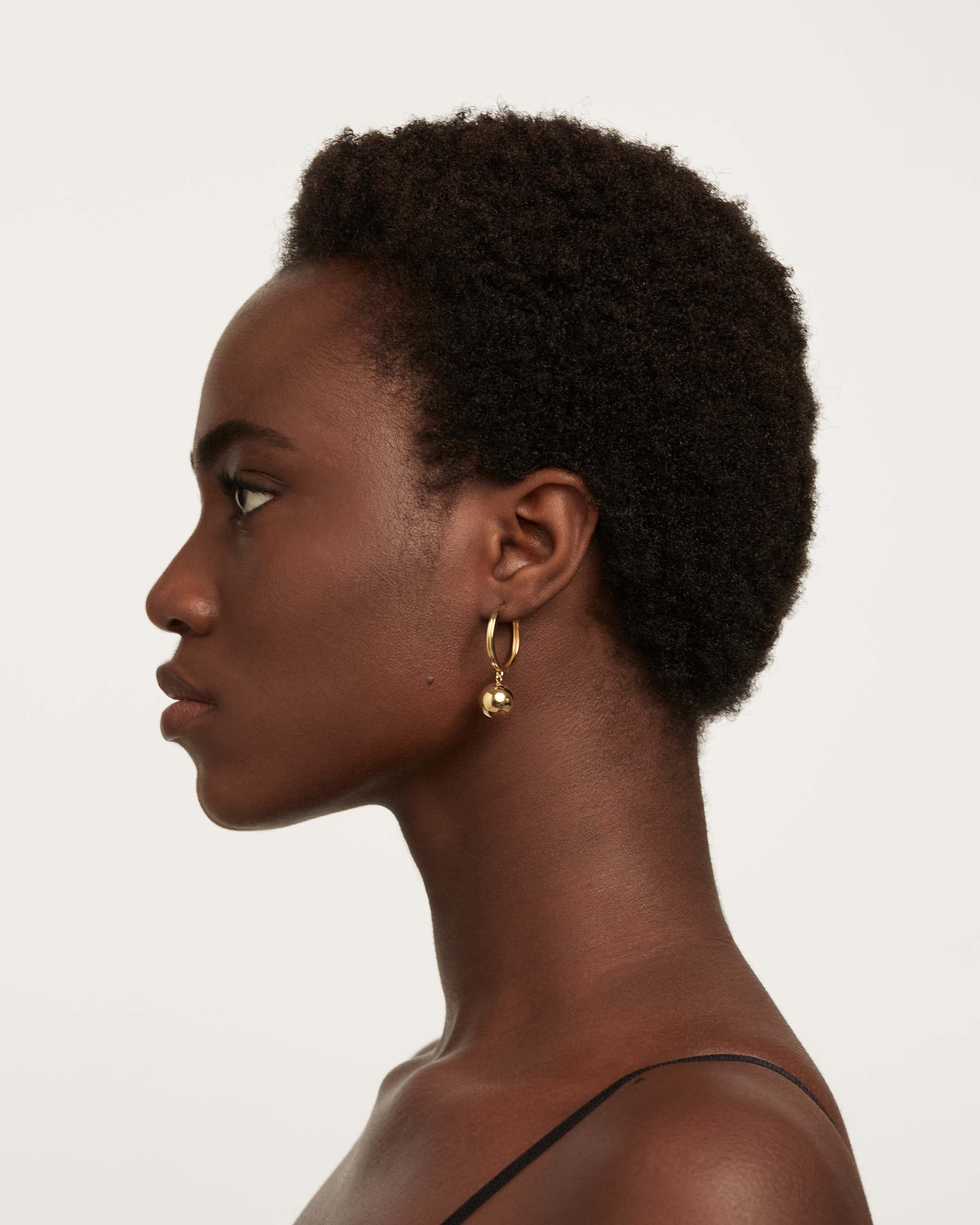 Aretes Tecnofuturistas: Diseño Vanguardista Inteligente