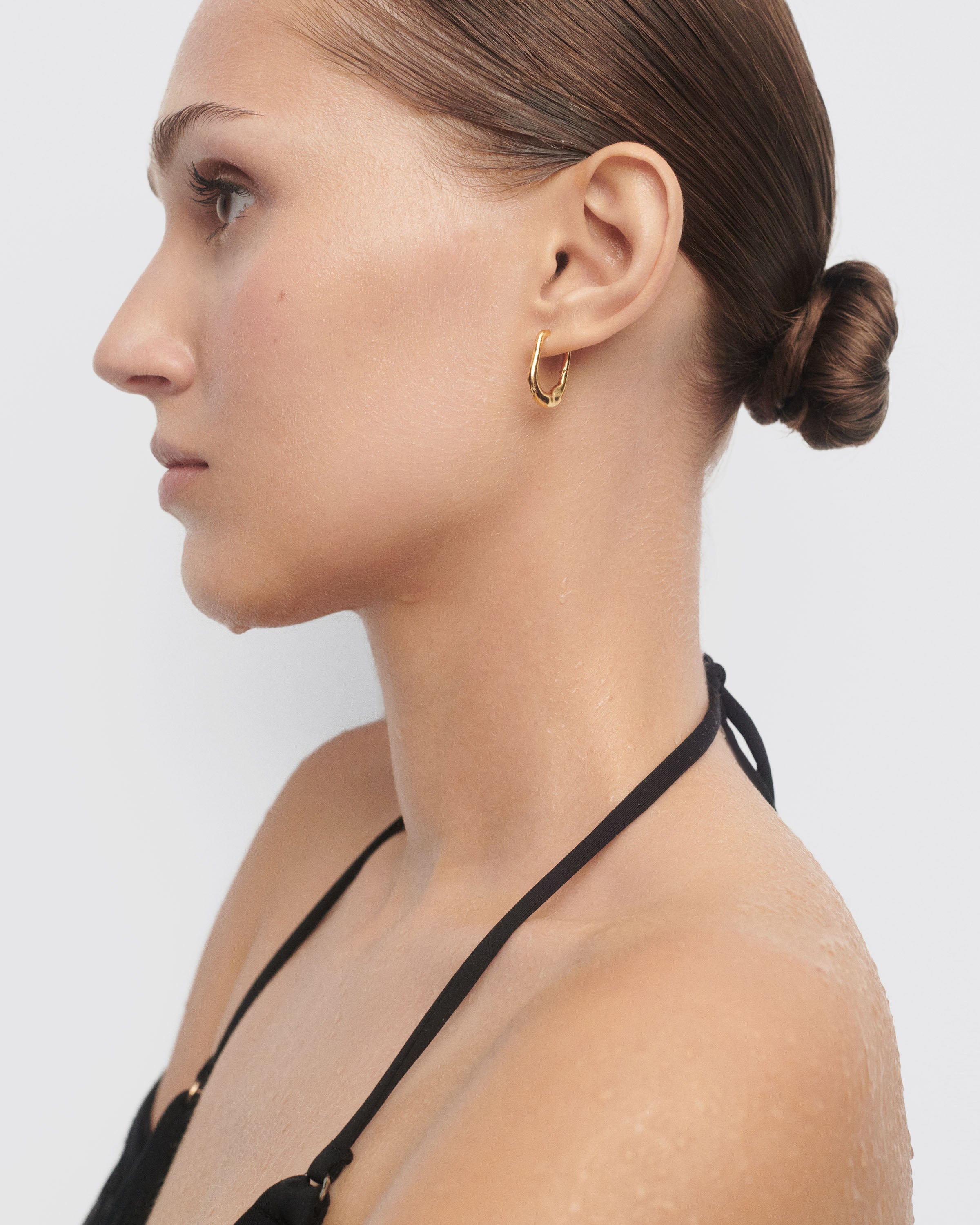 Aros Ígneos: Diseño en Fusión Volcánica para Estilo Audaz