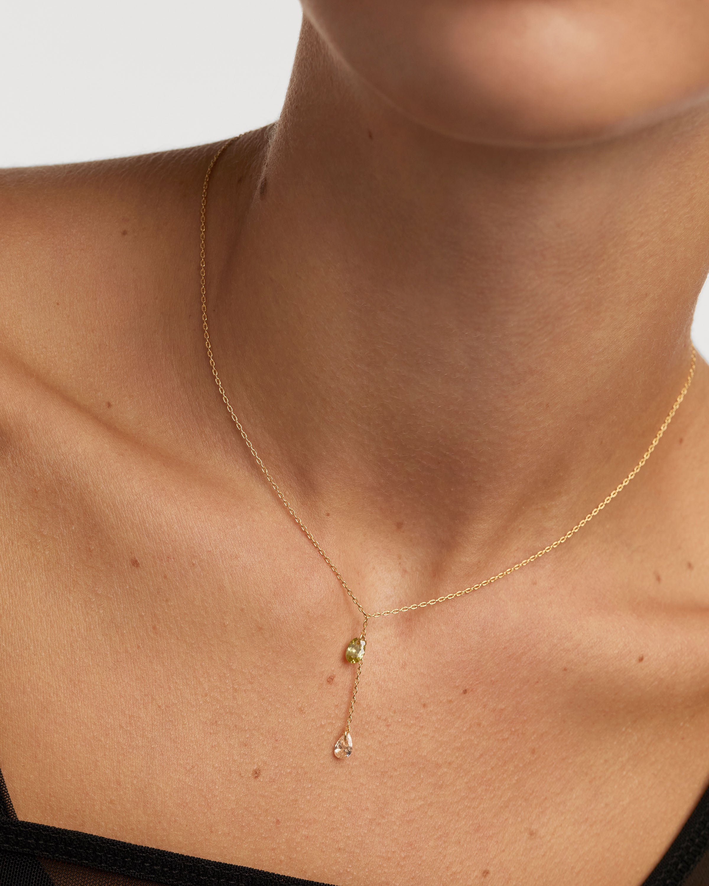 Collar Elegante Bonita - Diseño Exclusivo con Detalles Brillantes, Acero Quirúrgico, Colección Moderna 2024
