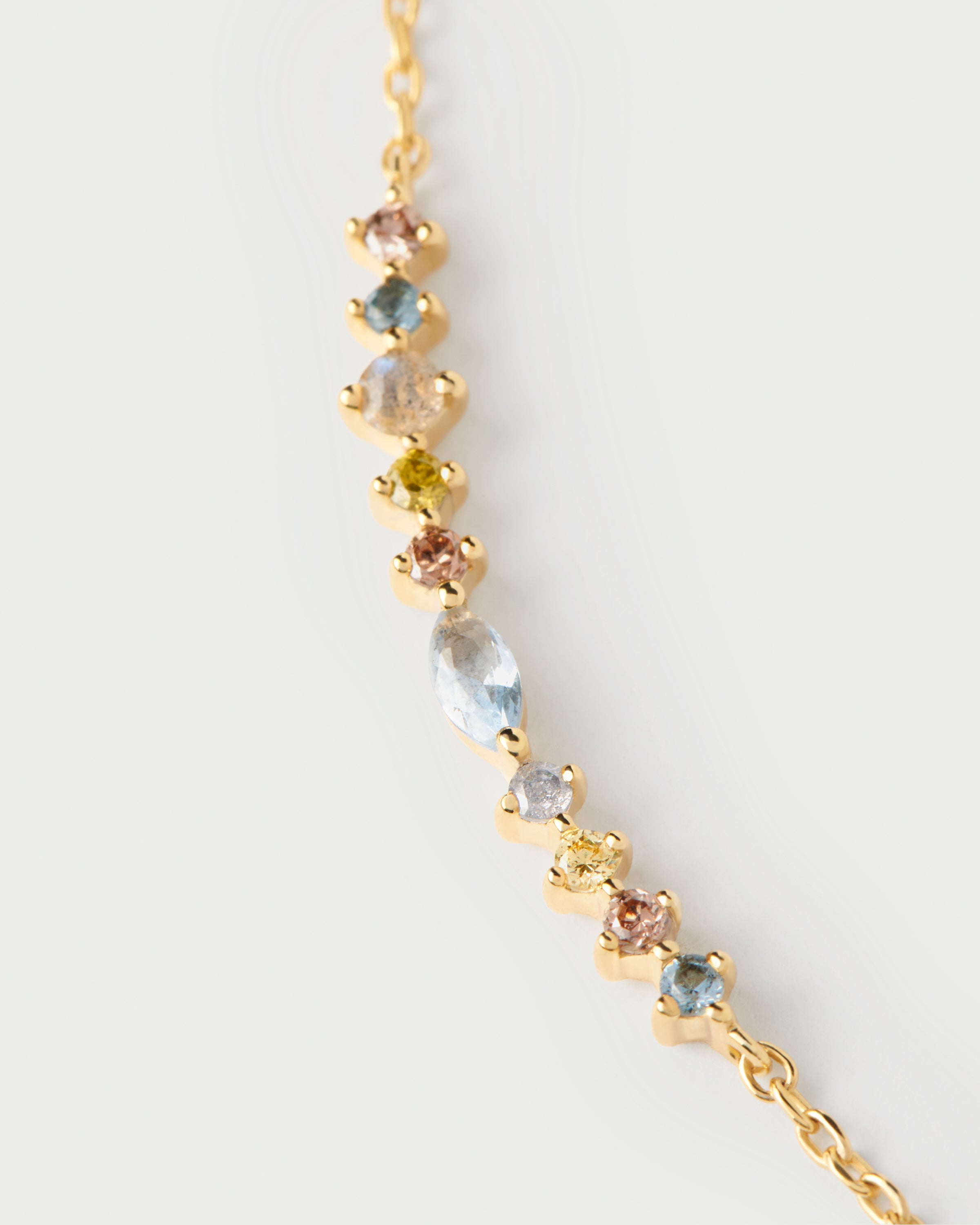 Colgante Flor de Loto en Plata Esterlina con Detalles Brillantes  
Dije de Loto Artesanal para Regalos Especiales y Eventos  
Joyería Boho con Motivo de Loto y Cadena Ajustable  
Pieza Única de Loto en Plata 925 con Grabado Delicado  
Colgante Minimalista de Loto para Estilos Bohemios y Elegantes