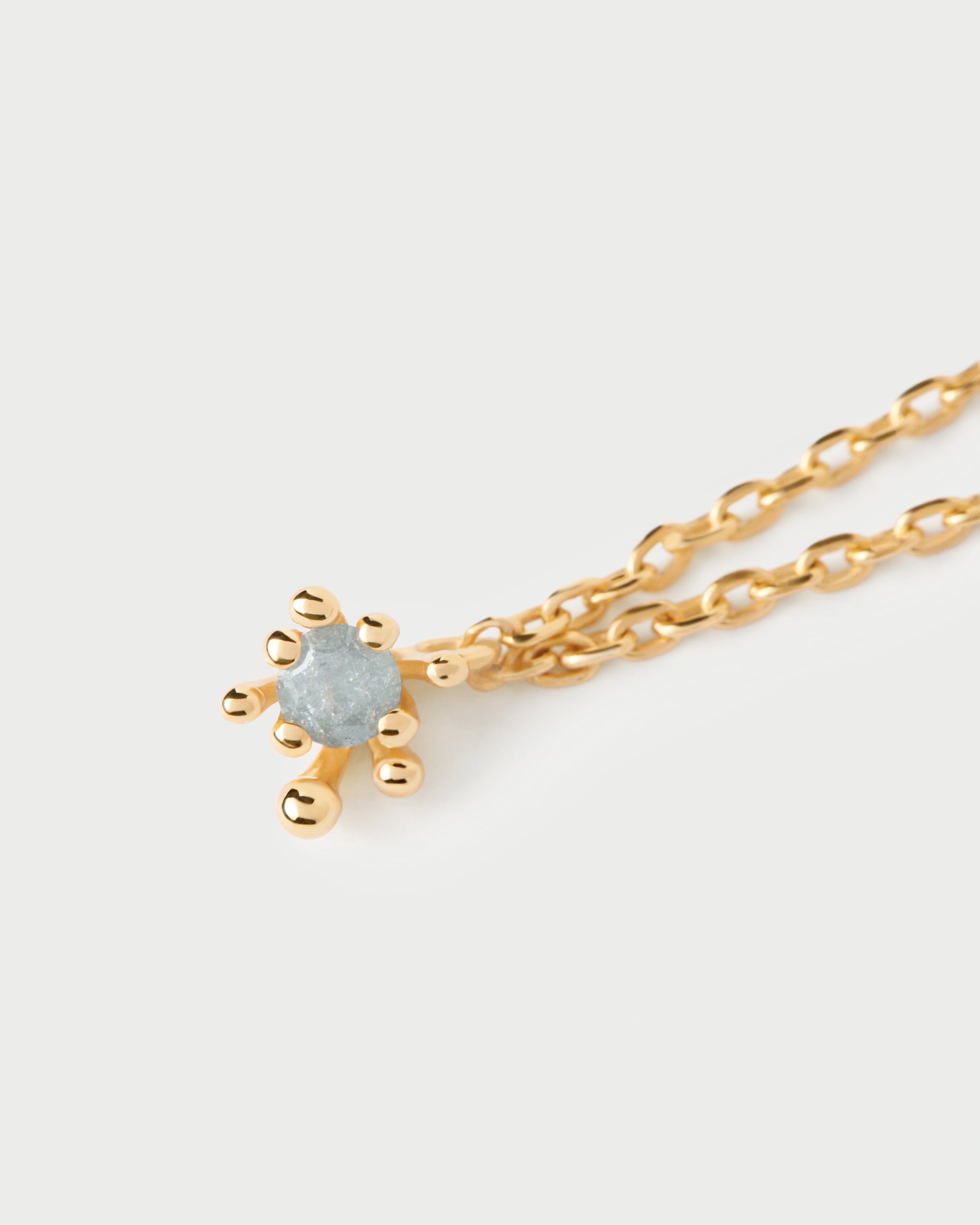Collar de Plata con Flor Gris Estilo Francés - Diseño Elegante para Mujer