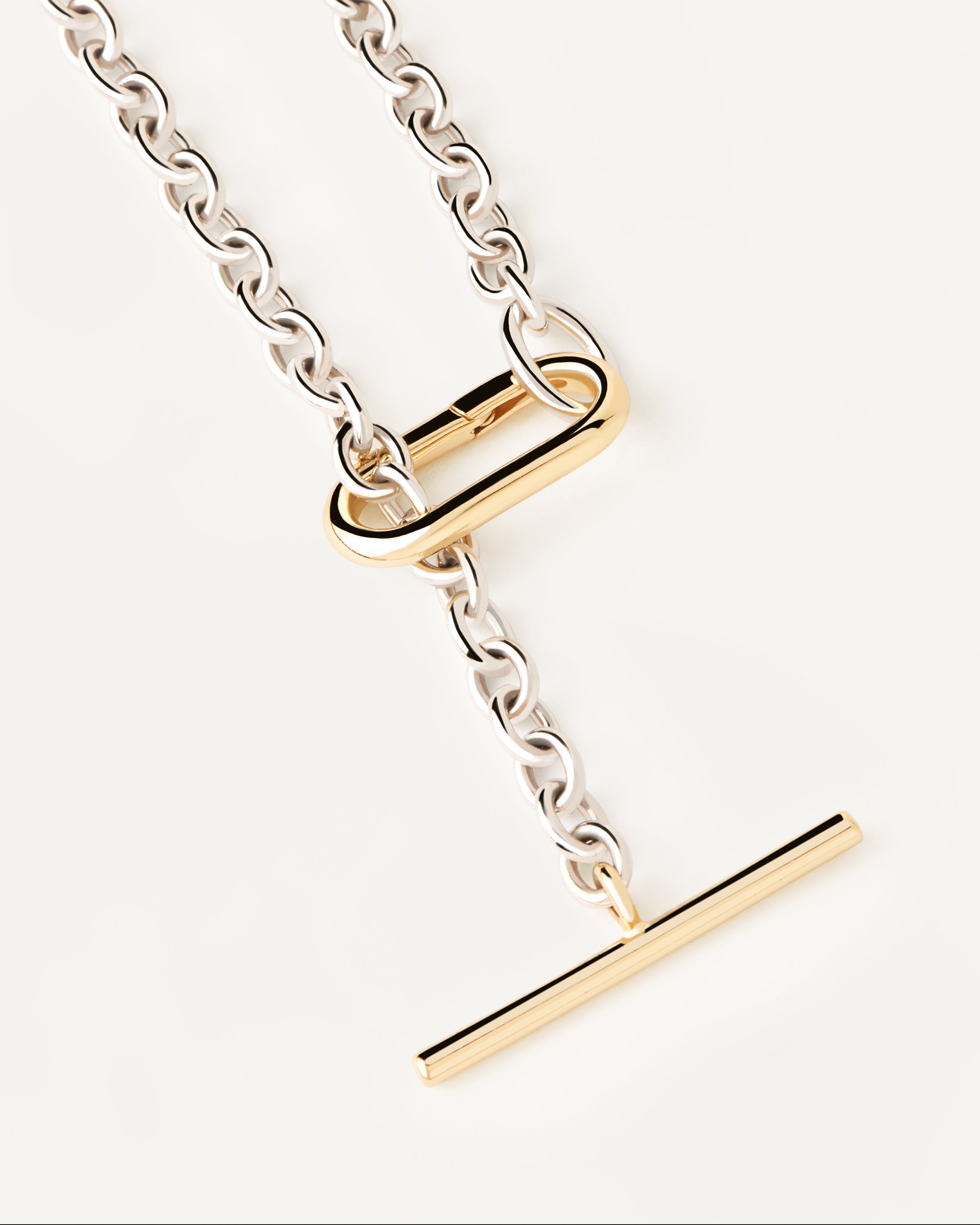 Collar Extralargo de Cadena Rítmica con Detalles Metálicos