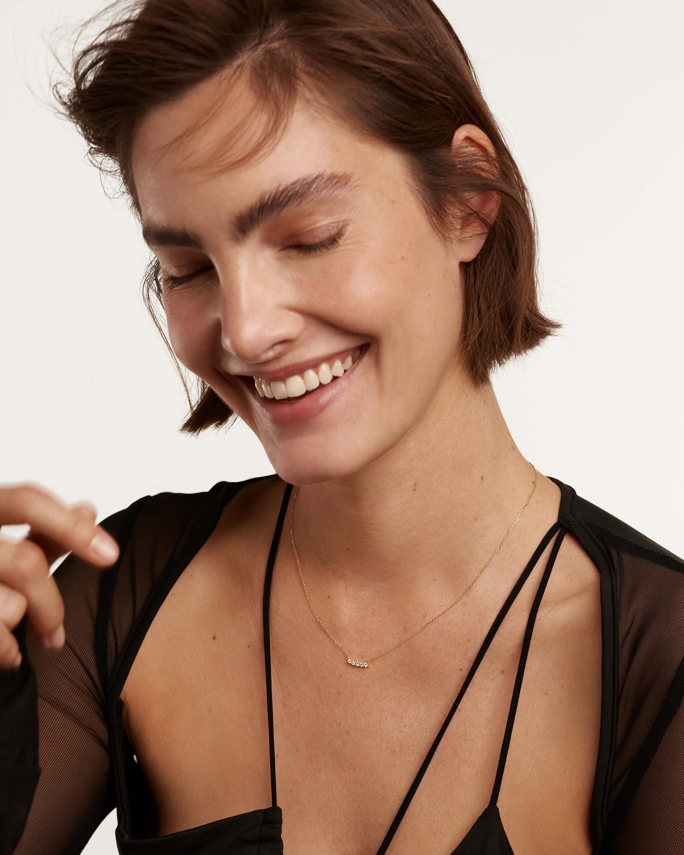 Collar de Oro y Diamantes con Diseño Infinito - Elegancia Atemporal