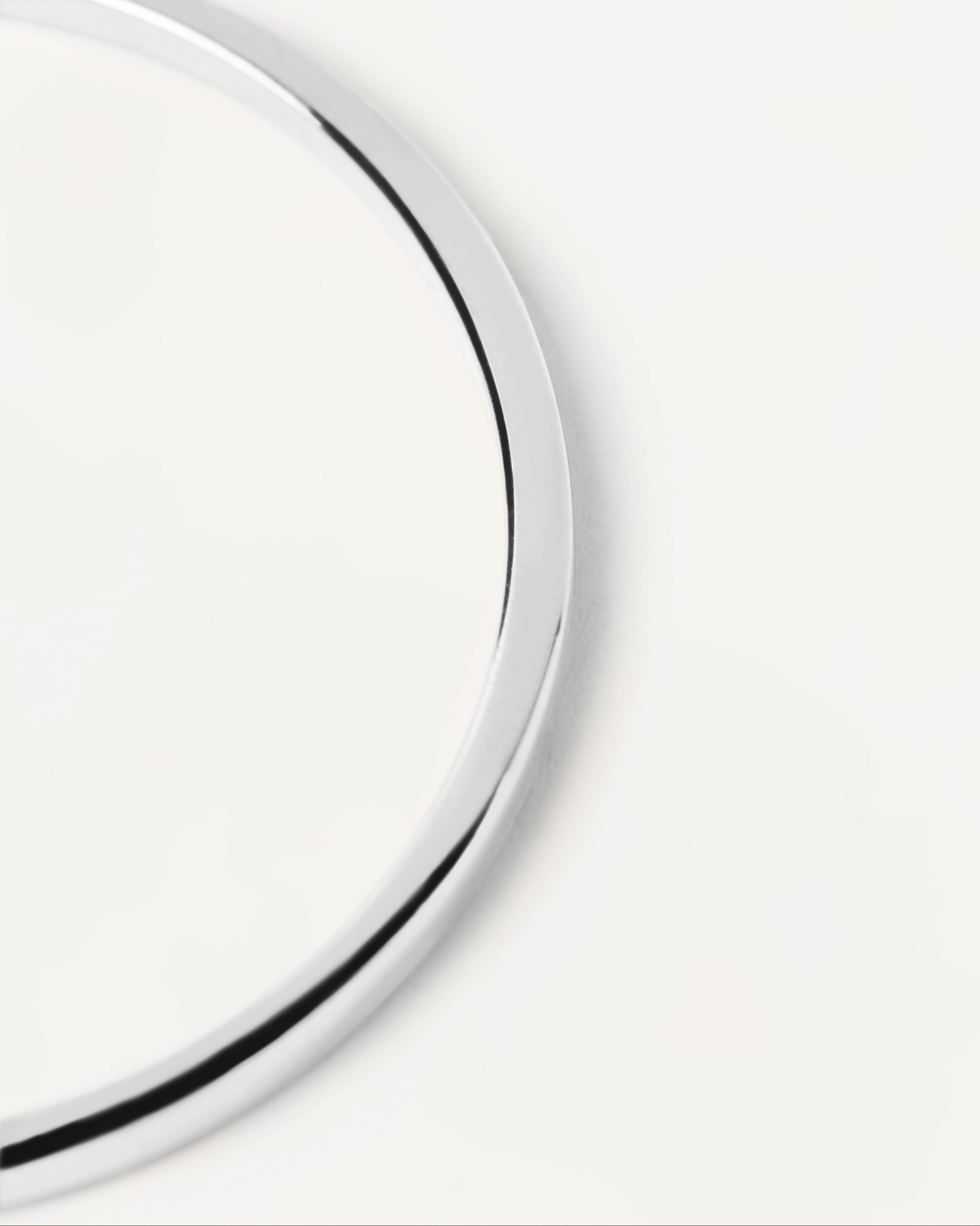 Brazalete Esencial en Oro Blanco con Diseño Exclusivo