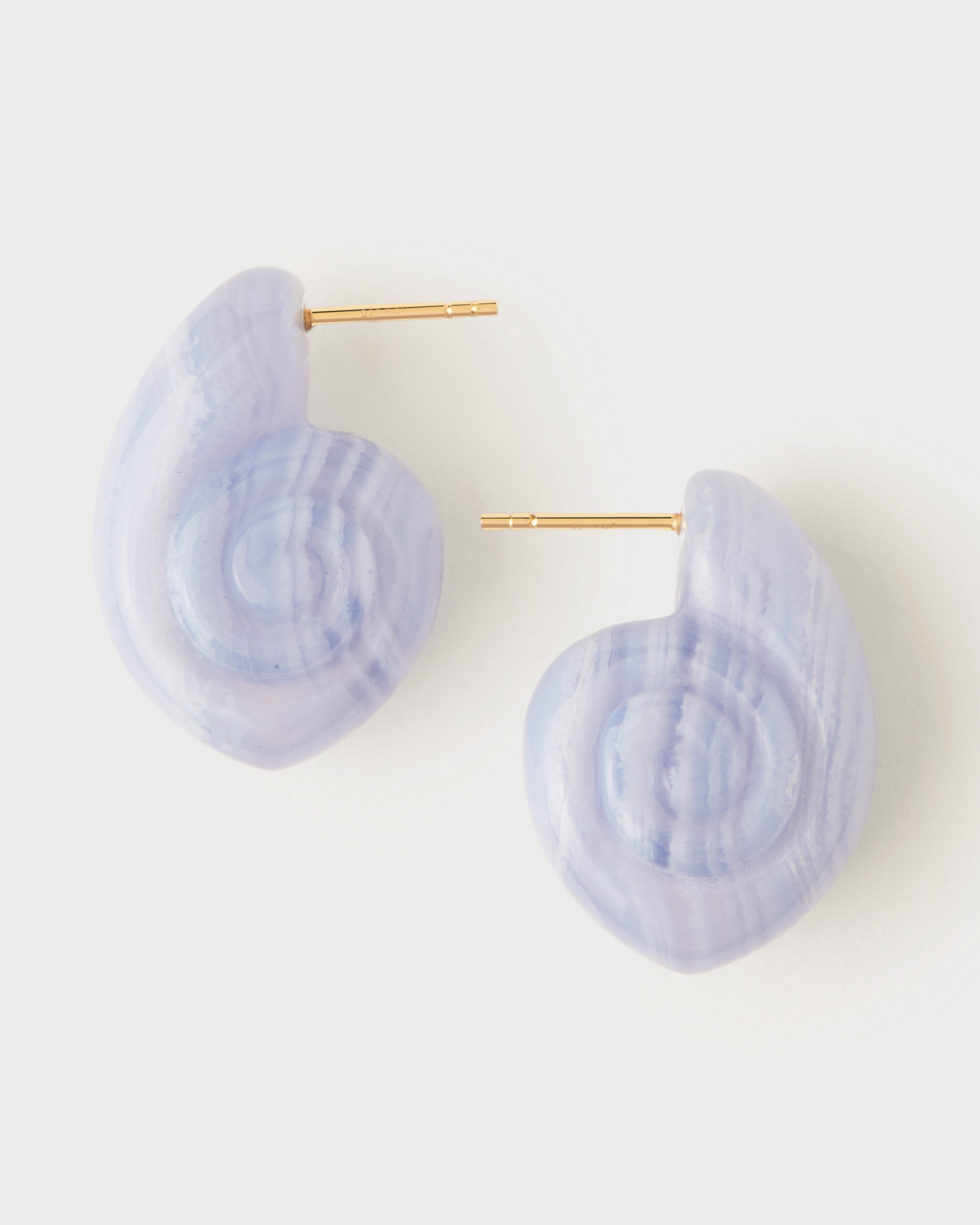 Aretes de concha con ágata azul encaje vintage