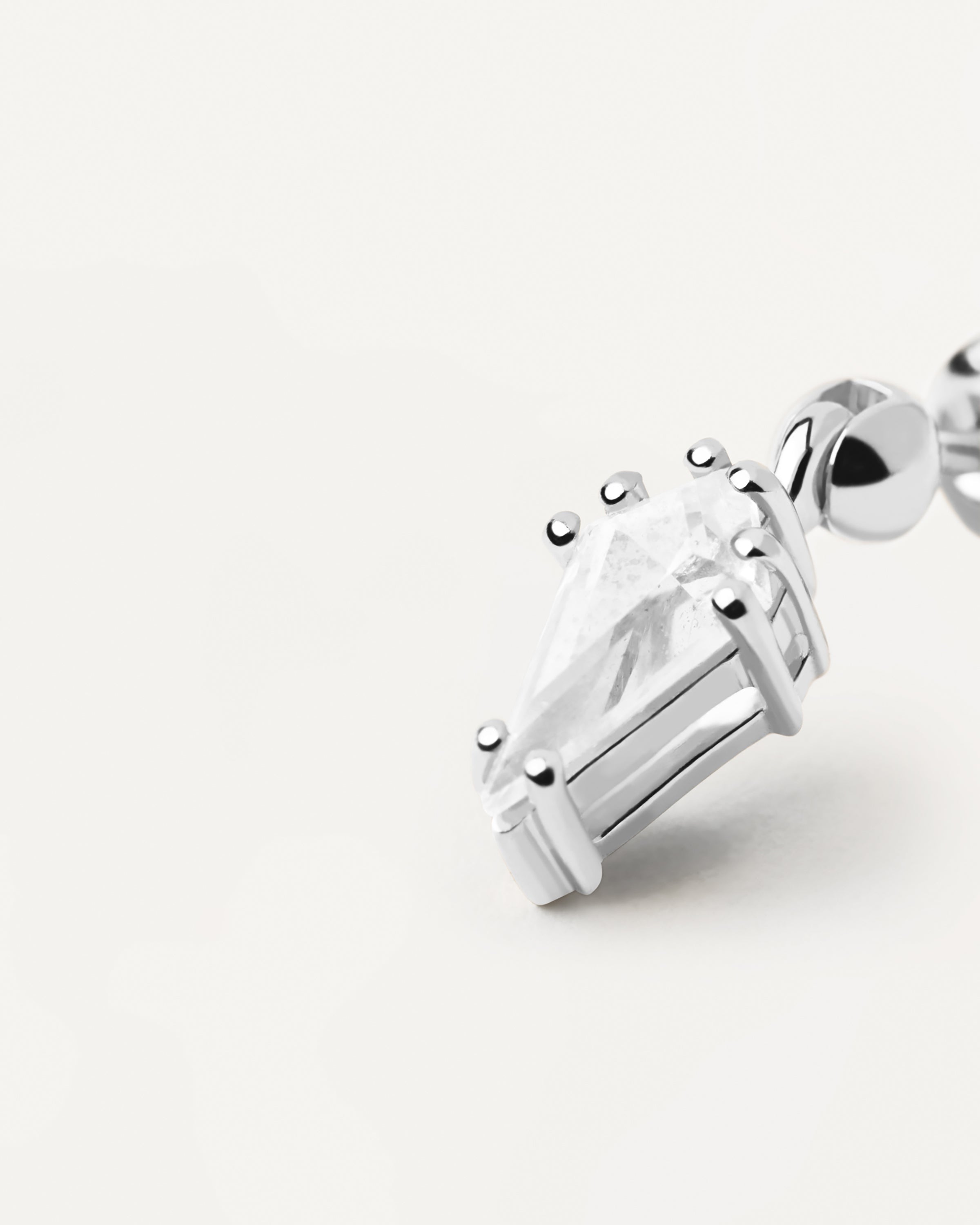 Pendiente de Plata Auténtica Lua - Diseño Minimalista para Mujer, Elegancia Moderna en Aretes Únicos para Uso Diario