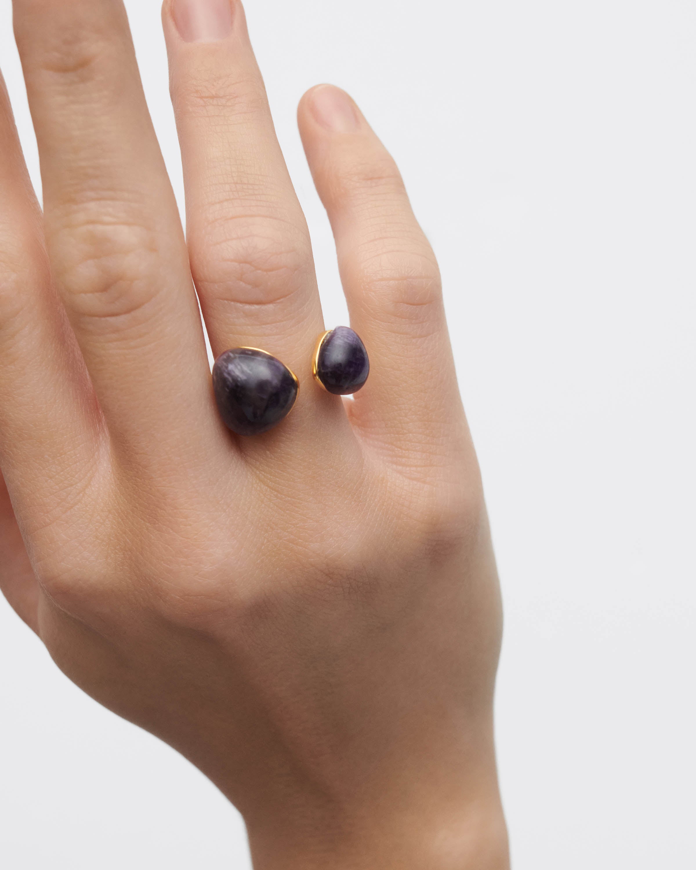 Anillo Flotante de Amatista con Energía Natural - Diseño Exclusivo de Equilibrio Cósmico