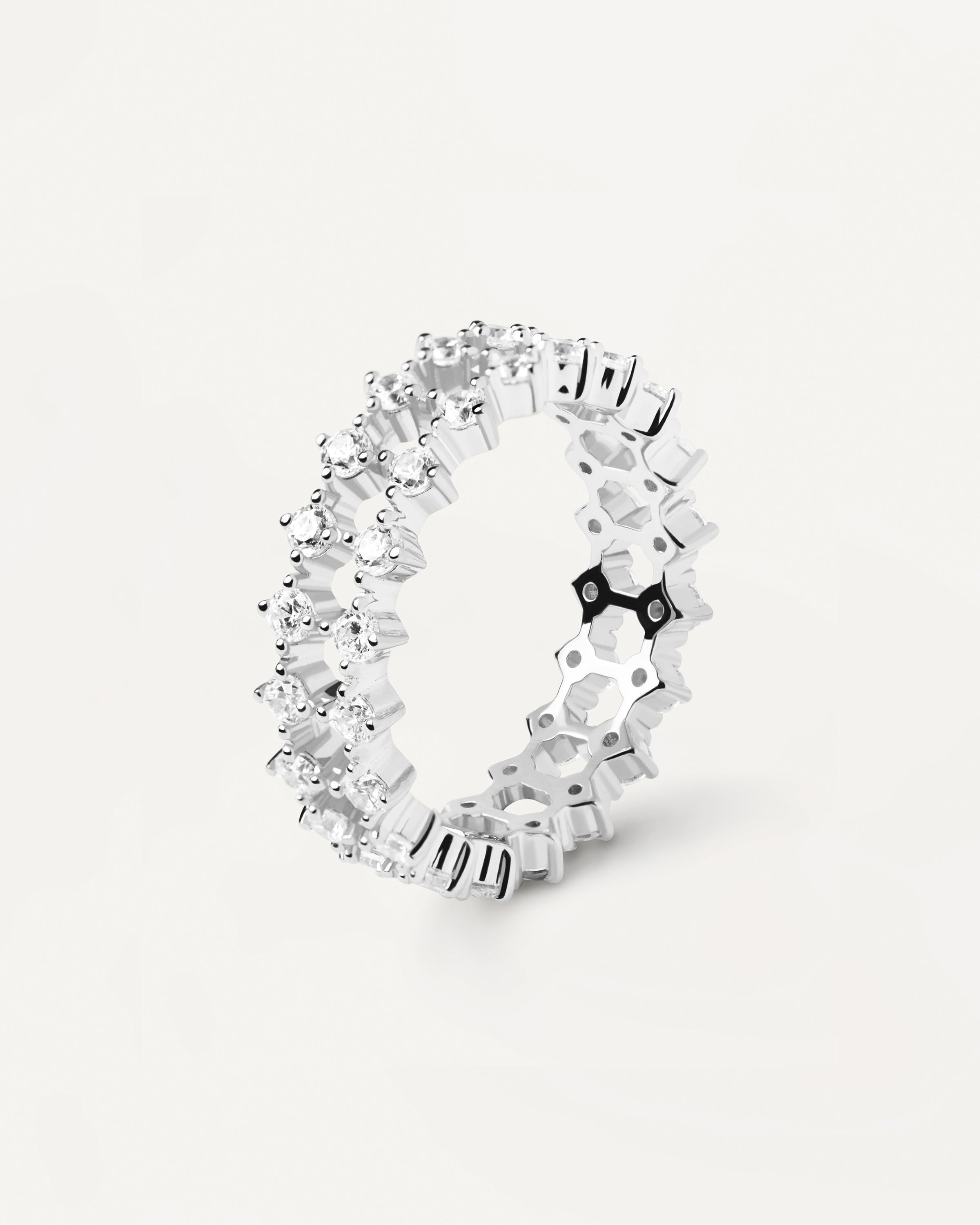 Anillo de Plata Fino con Detalle Dumbo Elegante