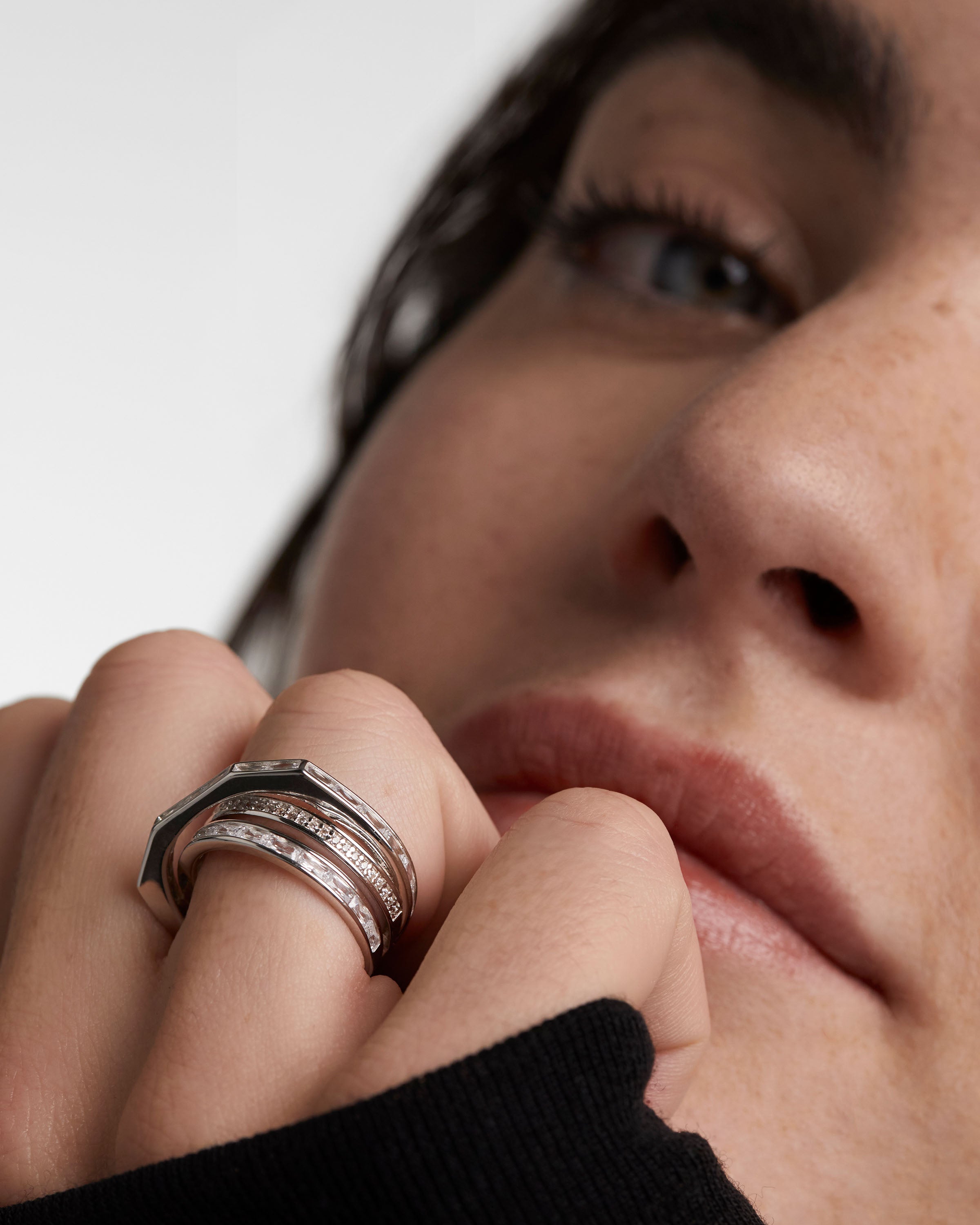 Anillo de Plata Verona Exclusivo - Joyería Artesanal con Detalles Únicos