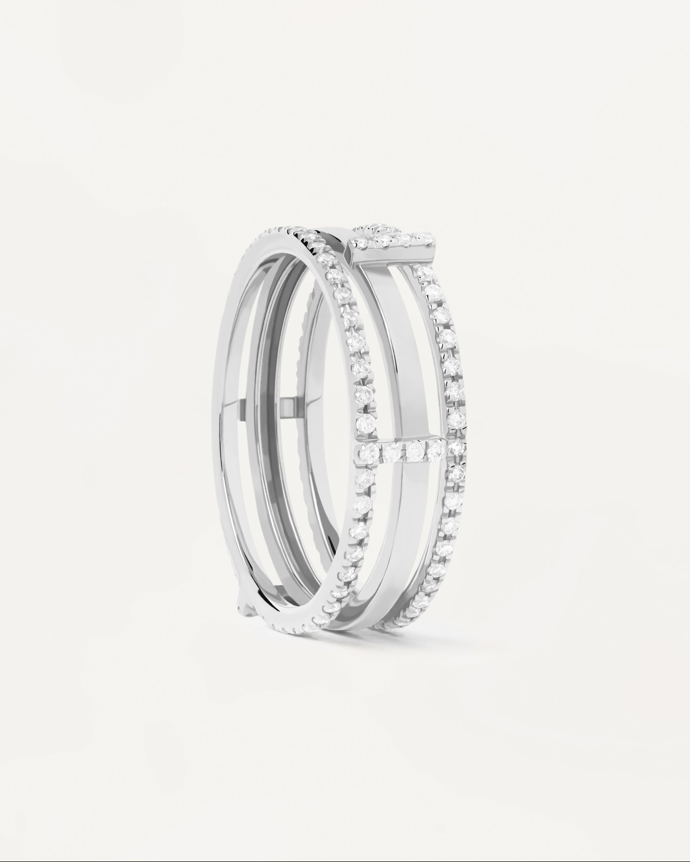 Anillo Continuo de Oro Blanco con Brillantes Incrustados